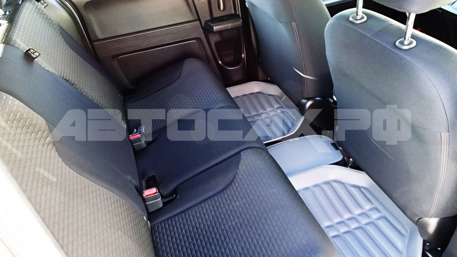 Honda Freed Spike 2015, Минивэн — фото 19