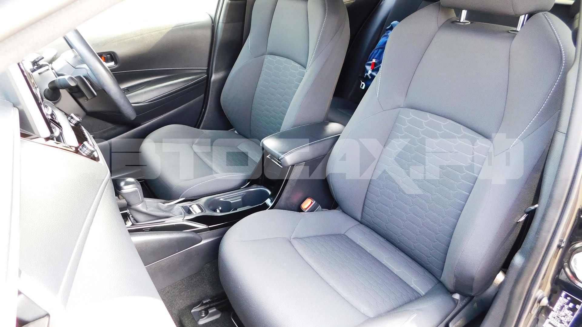 Toyota Corolla Sport 2022, Хэтчбек — фото 16