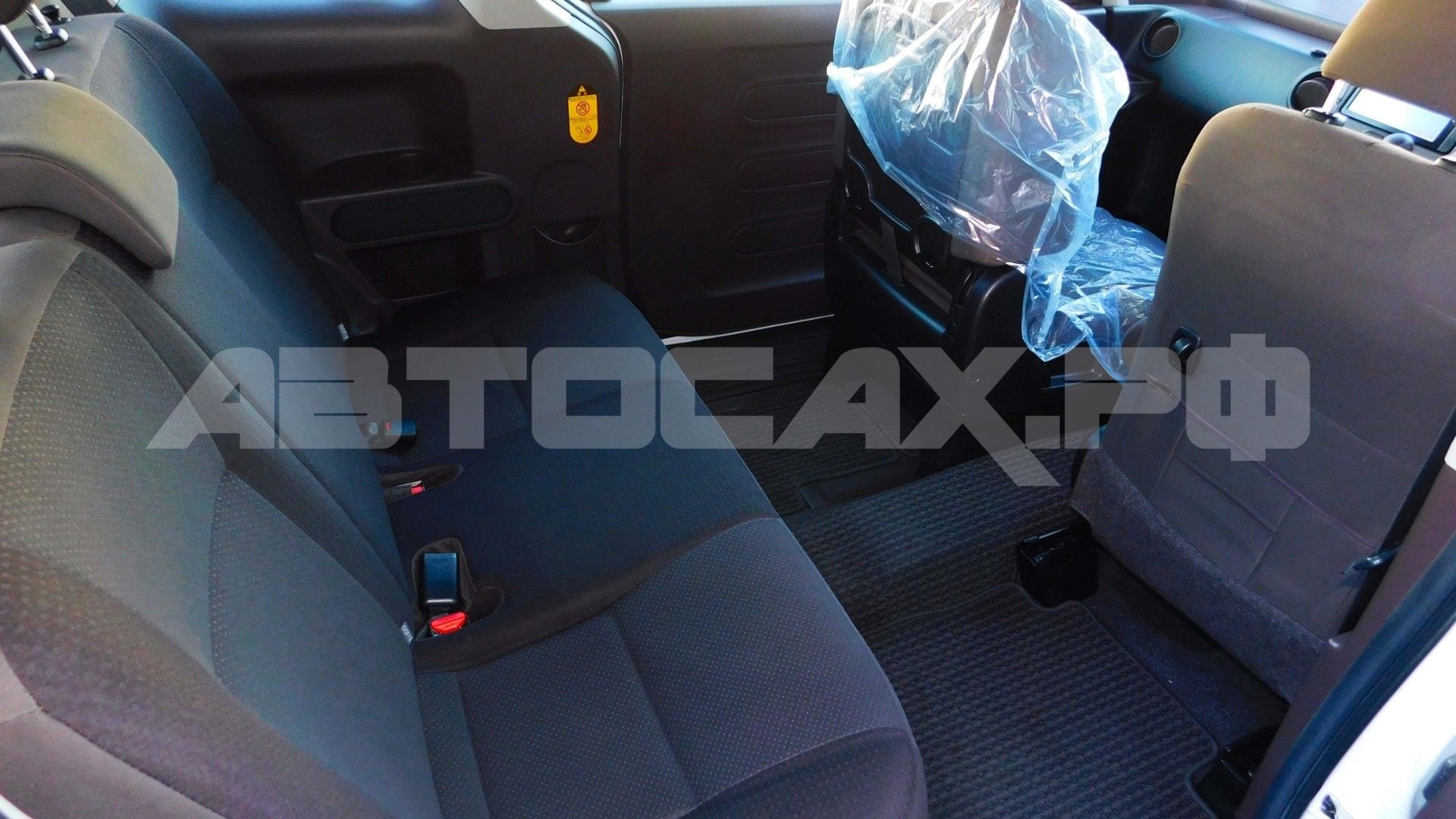 Toyota Porte 2018, Хэтчбек — фото 18