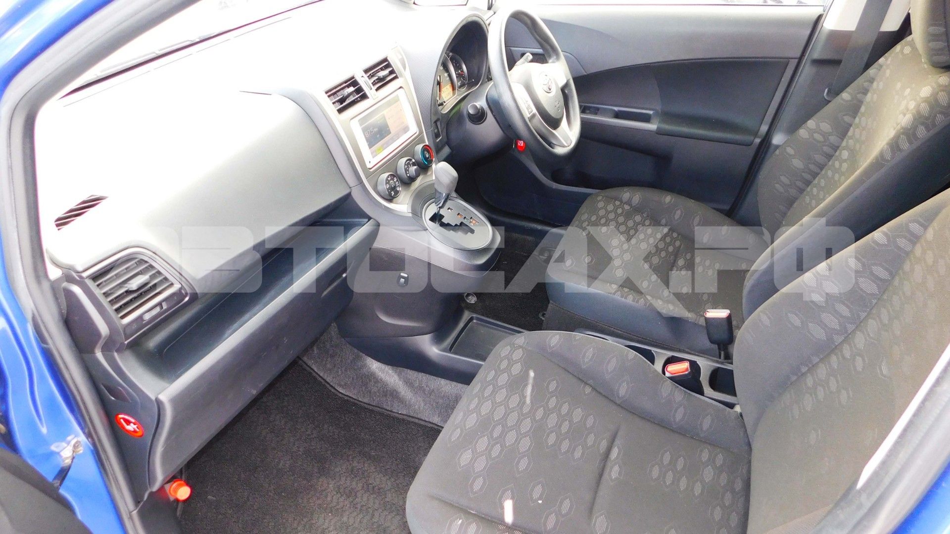 Toyota Ractis 2014, Хэтчбек — фото 13