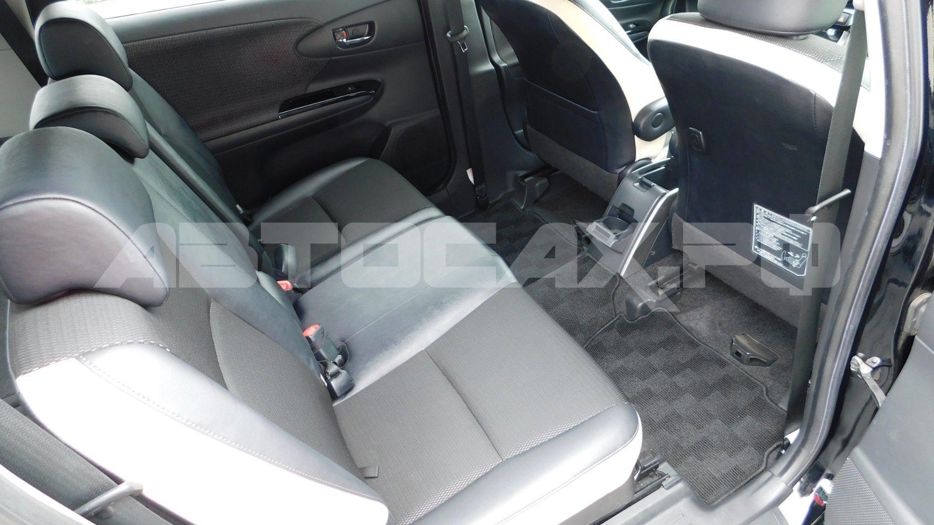 Toyota Wish 2017, Универсал — фото 19