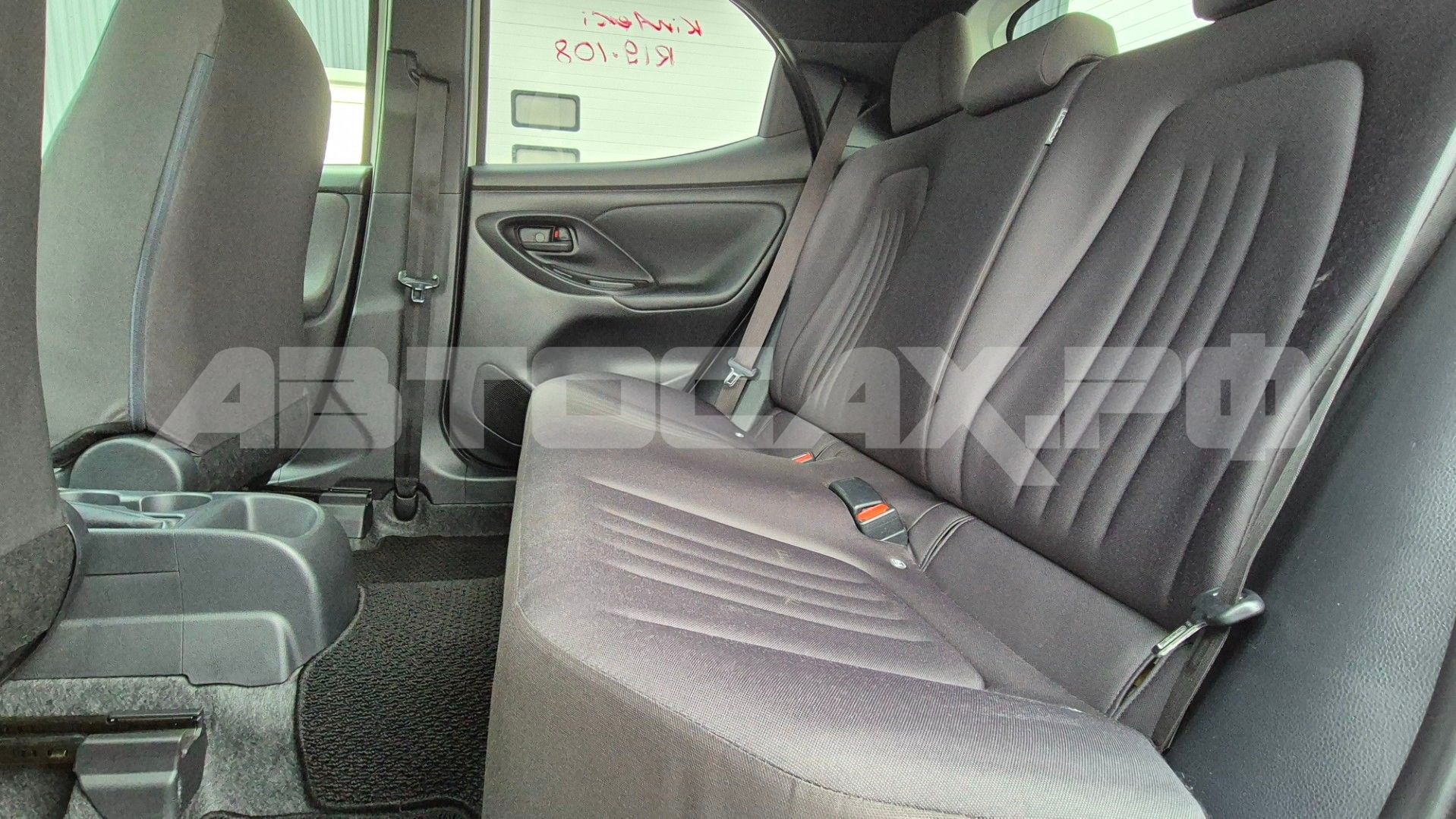 Toyota Yaris 2023, Хэтчбек — фото 11