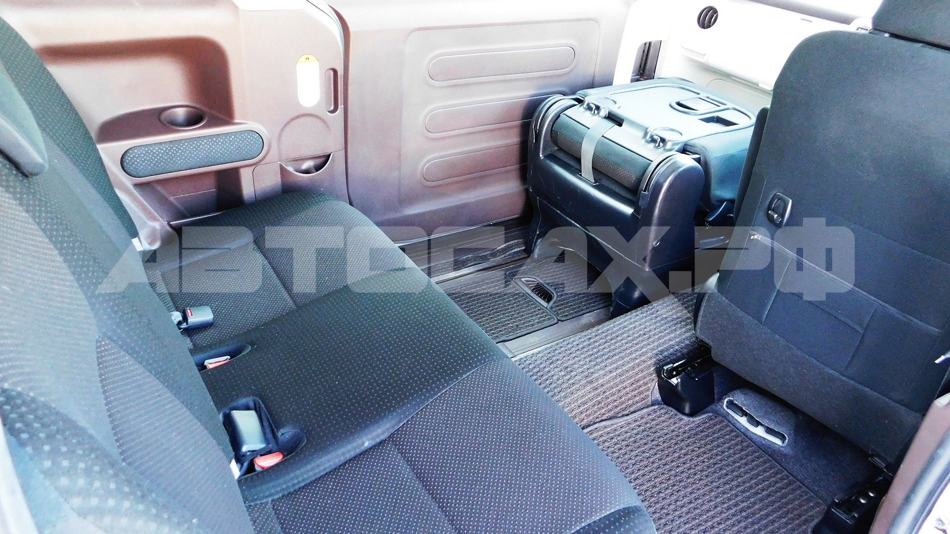 Toyota Porte 2018, Хэтчбек — фото 14