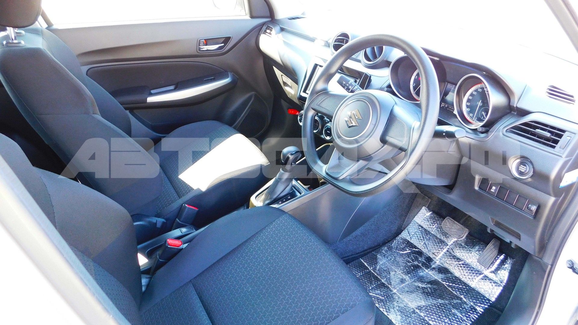 Suzuki Swift 2022, Хэтчбек — фото 16