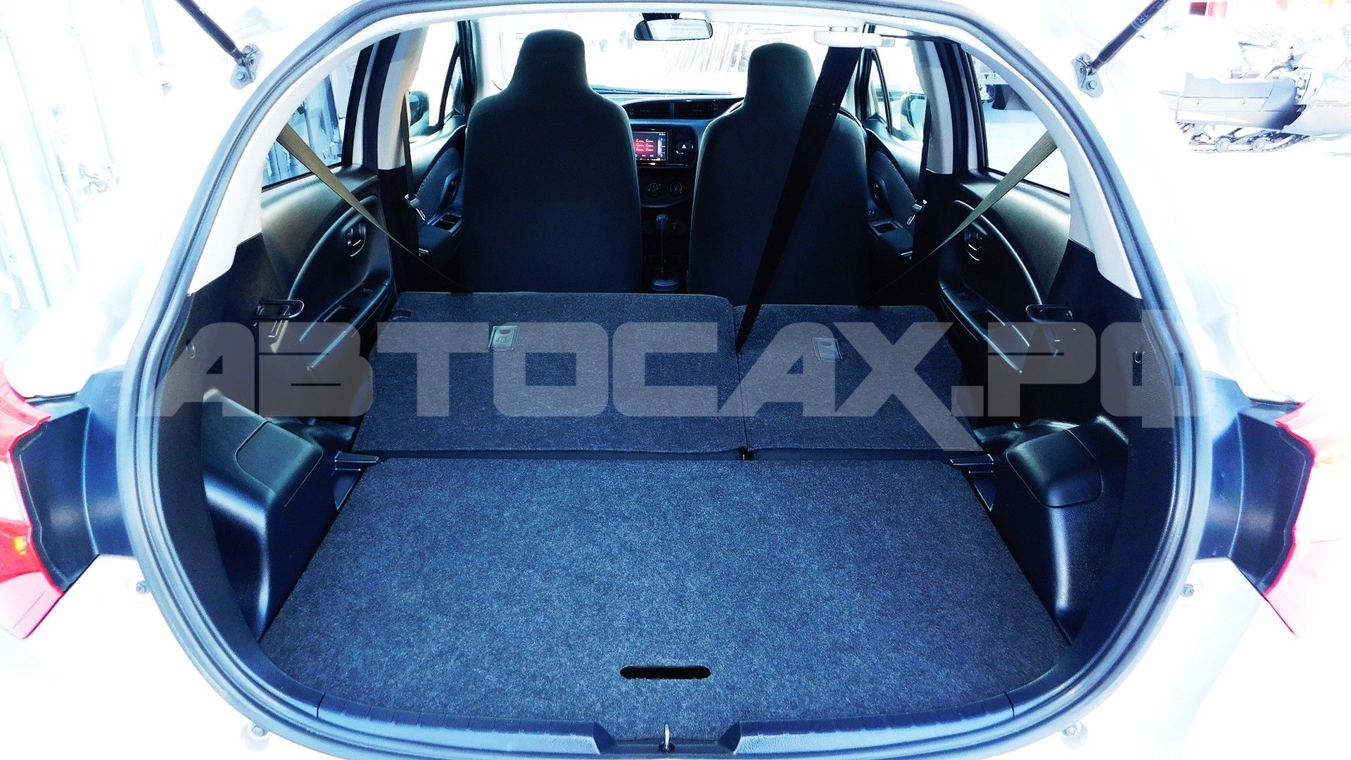 Toyota Vitz 2017, Хэтчбек — фото 19