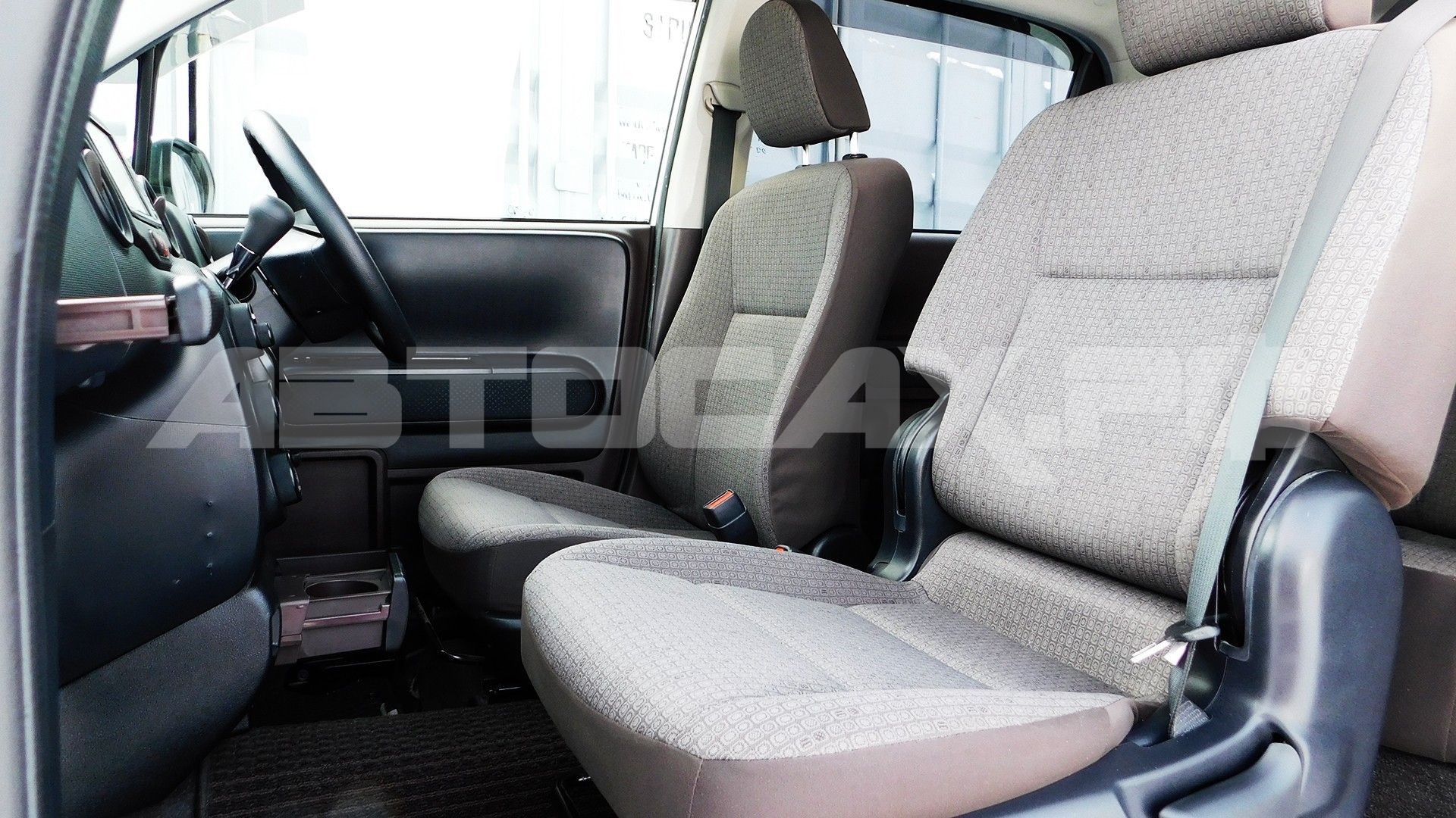 Toyota Spade 2020, Хэтчбек — фото 13
