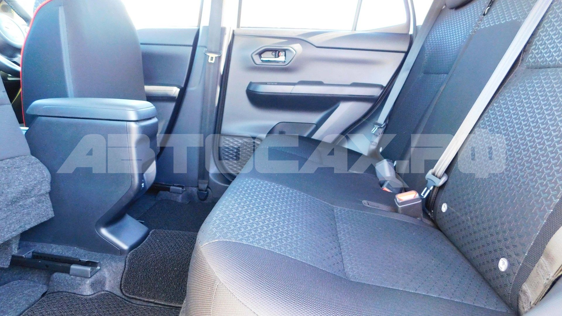 Toyota Raize 2025, Кроссовер — фото 18