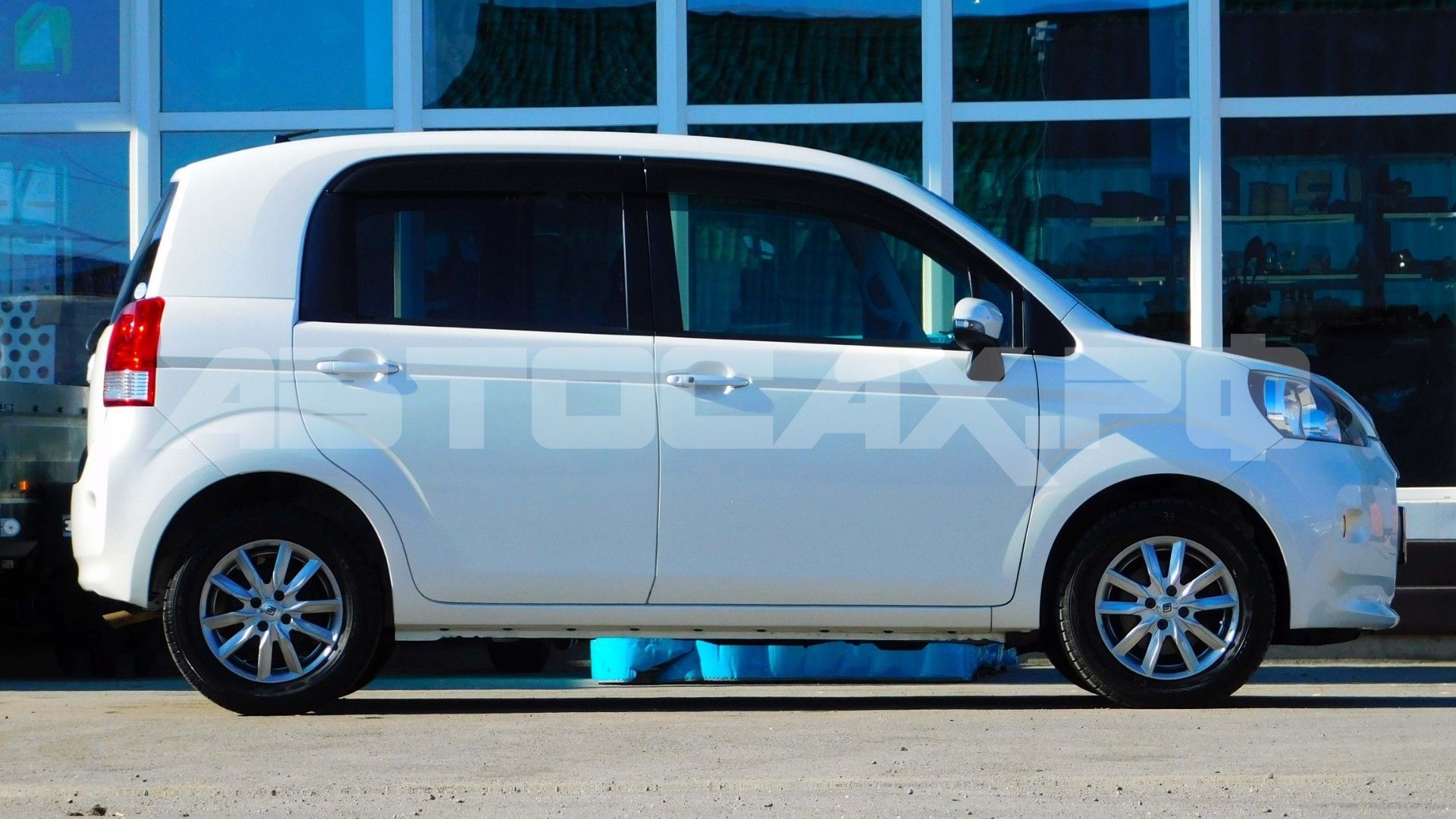 Toyota Porte 2018, Хэтчбек — фото 4