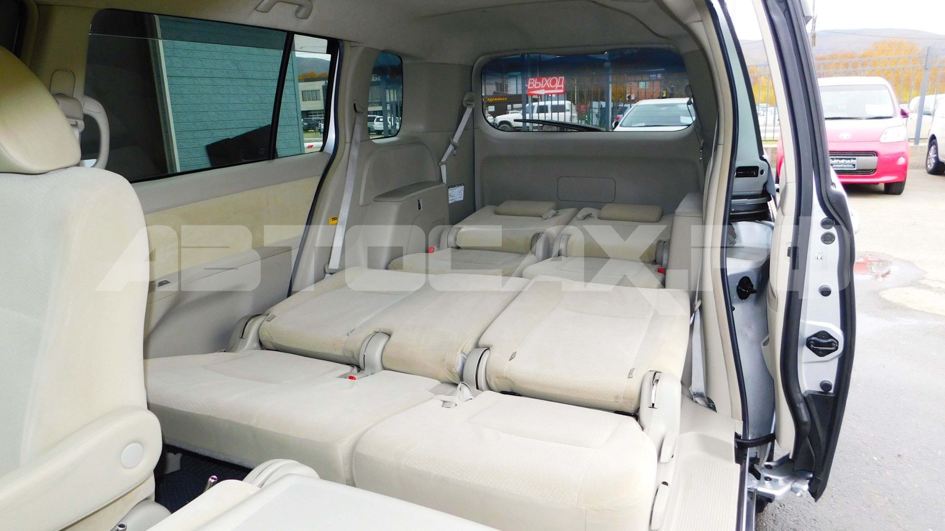 Toyota Isis 2015, Минивэн — фото 26