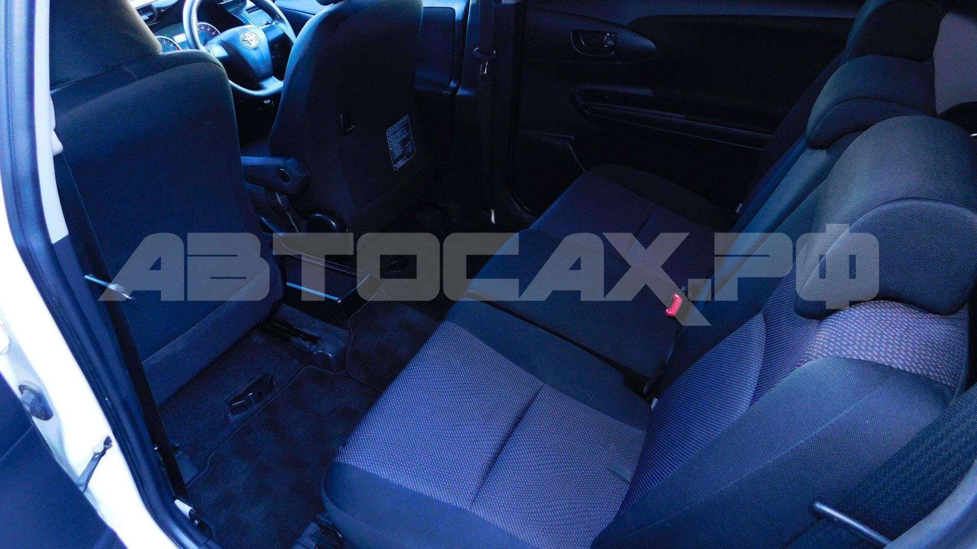 Toyota Wish 2015, Универсал — фото 19