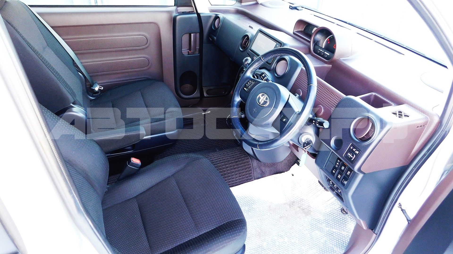 Toyota Porte 2016, Хэтчбек — фото 8