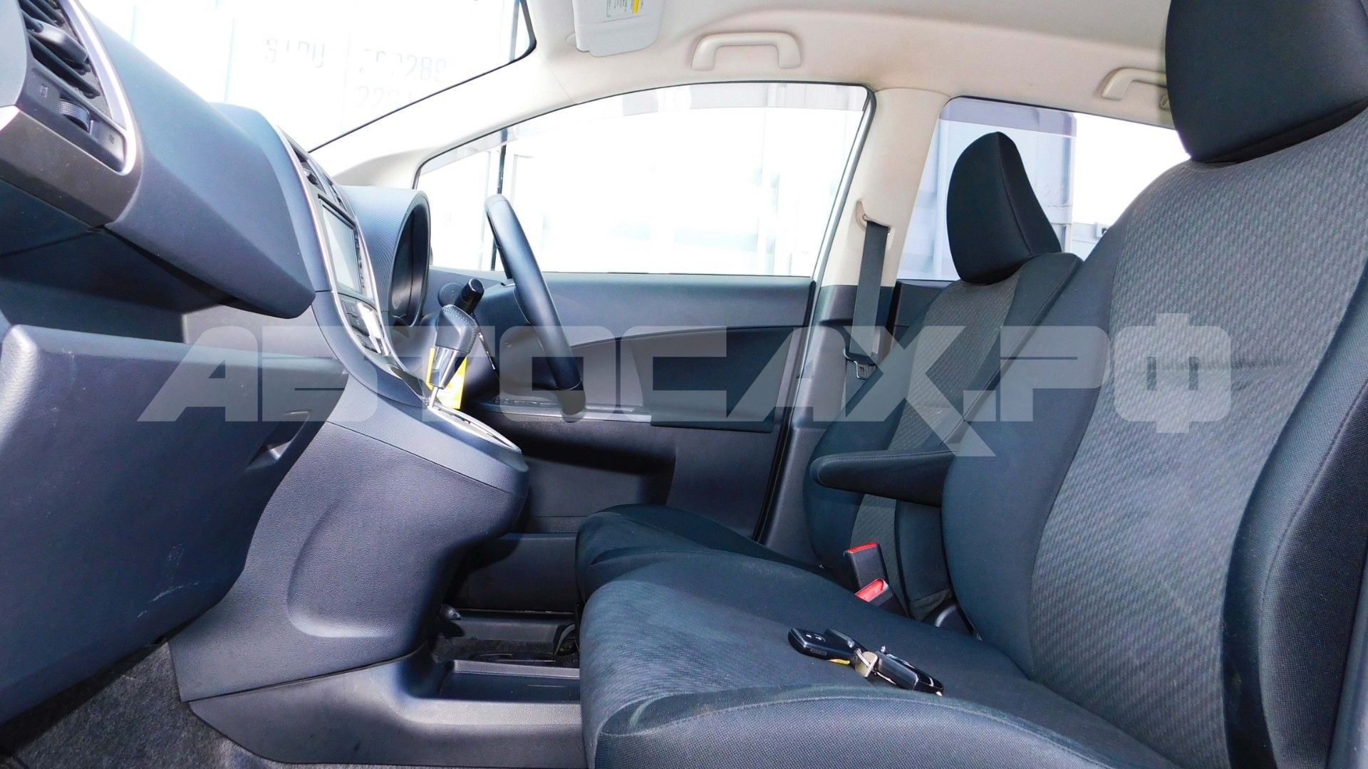 Toyota Ractis 2015, Хэтчбек — фото 11