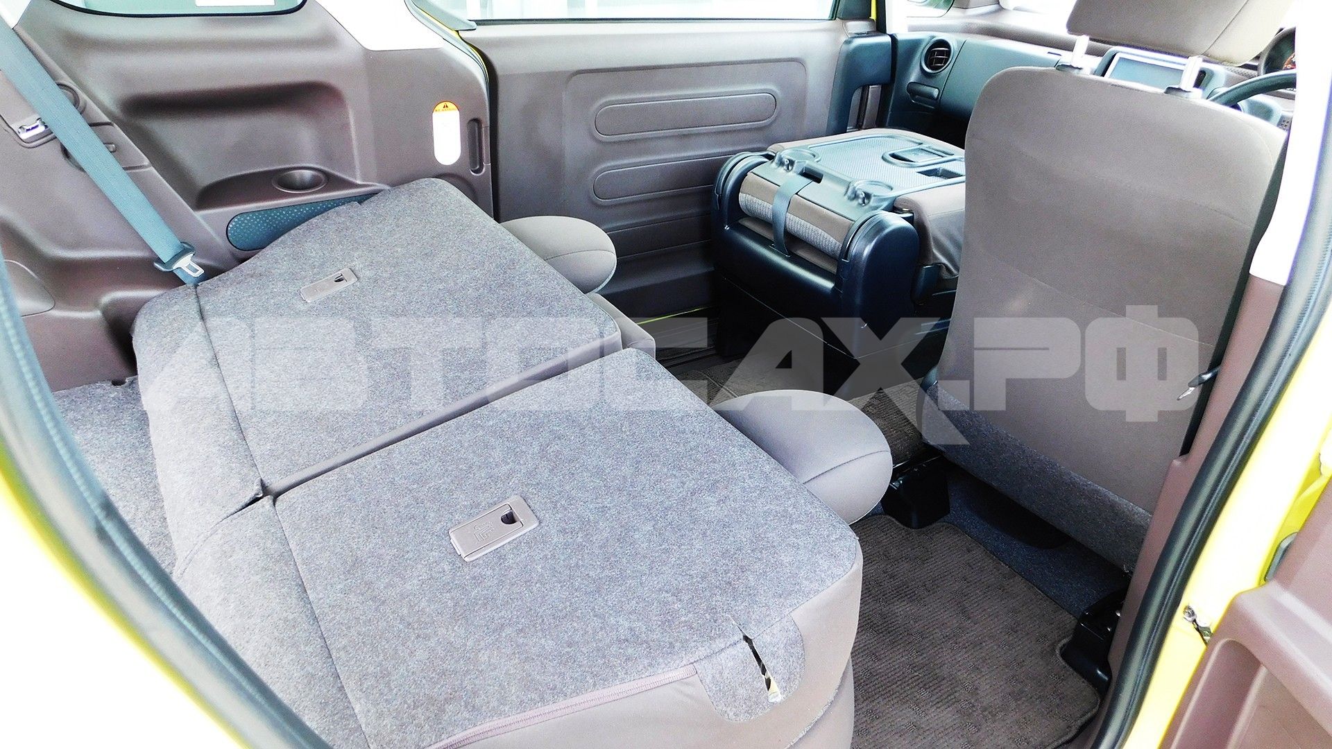 Toyota Spade 2014, Хэтчбек — фото 12
