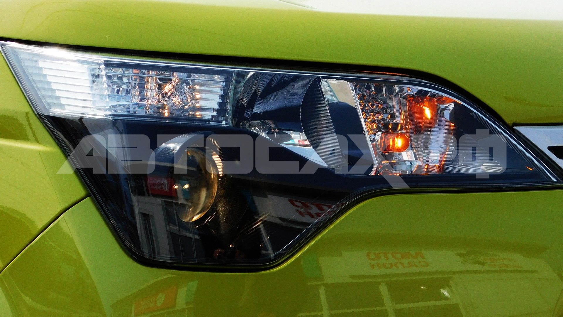 Toyota Spade 2014, Хэтчбек — фото 16