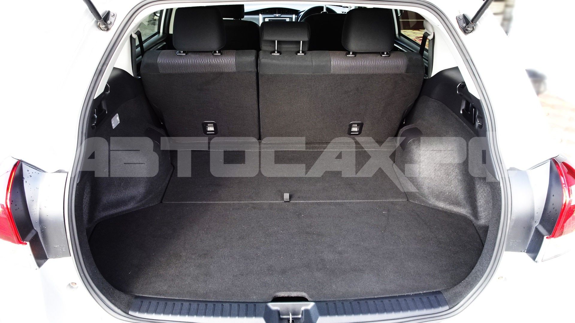Toyota Corolla Fielder 2016, Универсал — фото 19