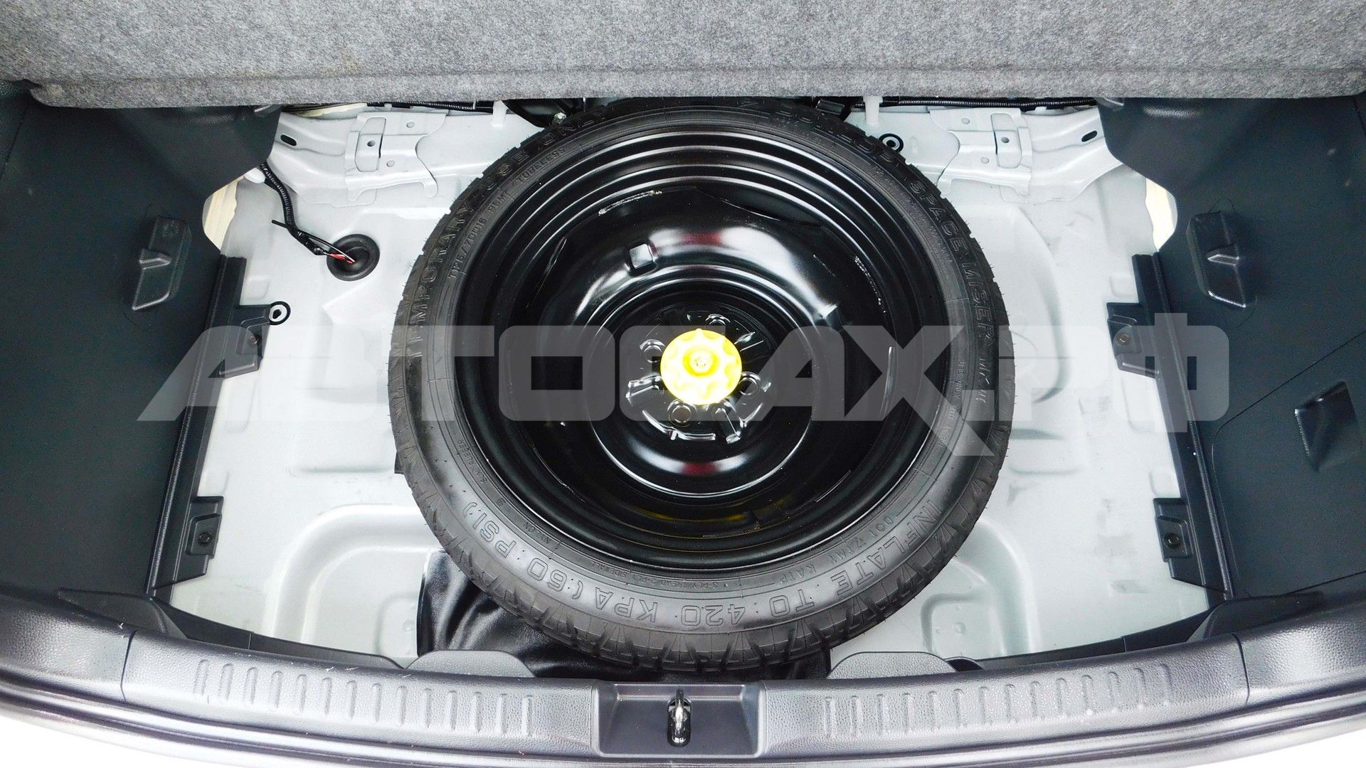 Toyota Yaris 2023, Хэтчбек — фото 40