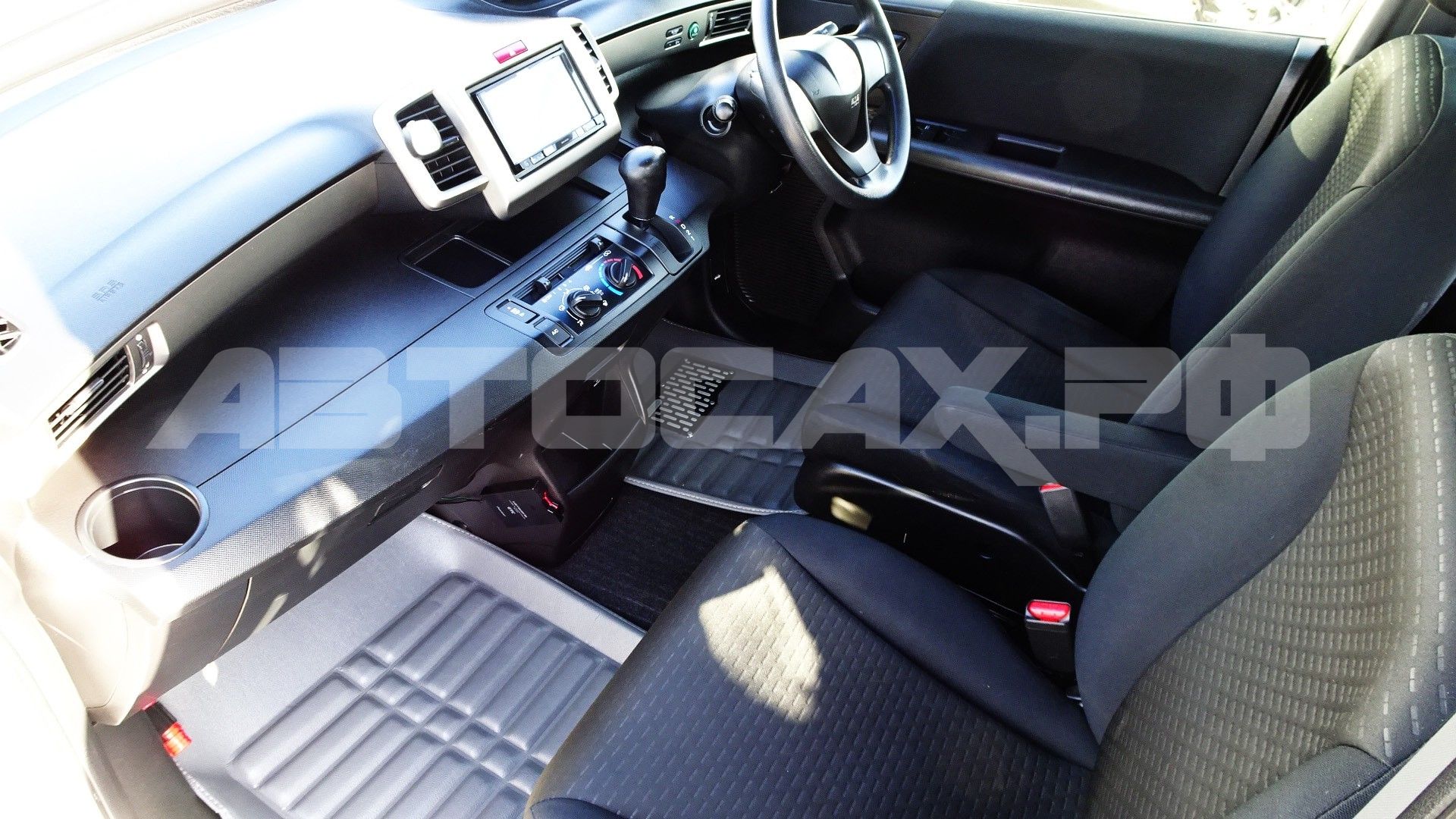 Honda Freed Spike 2015, Минивэн — фото 12