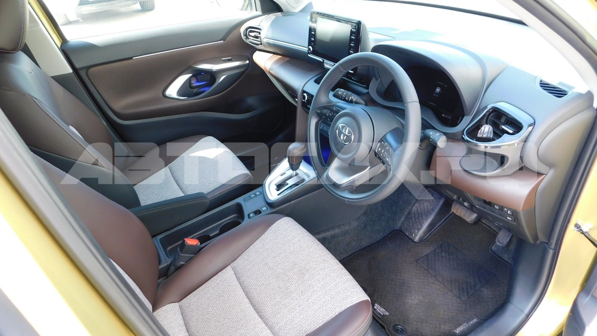 Toyota Yaris Cross — фото 8
