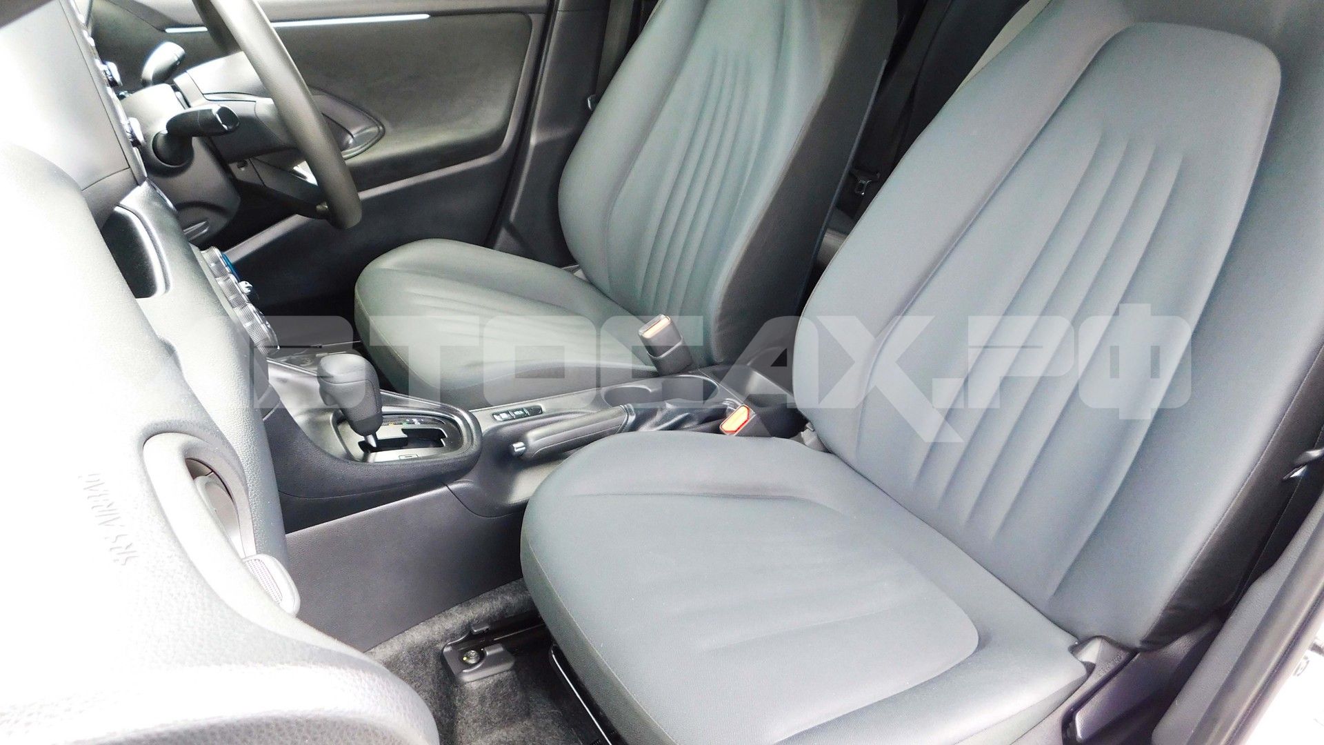 Toyota Yaris 2023, Хэтчбек — фото 14