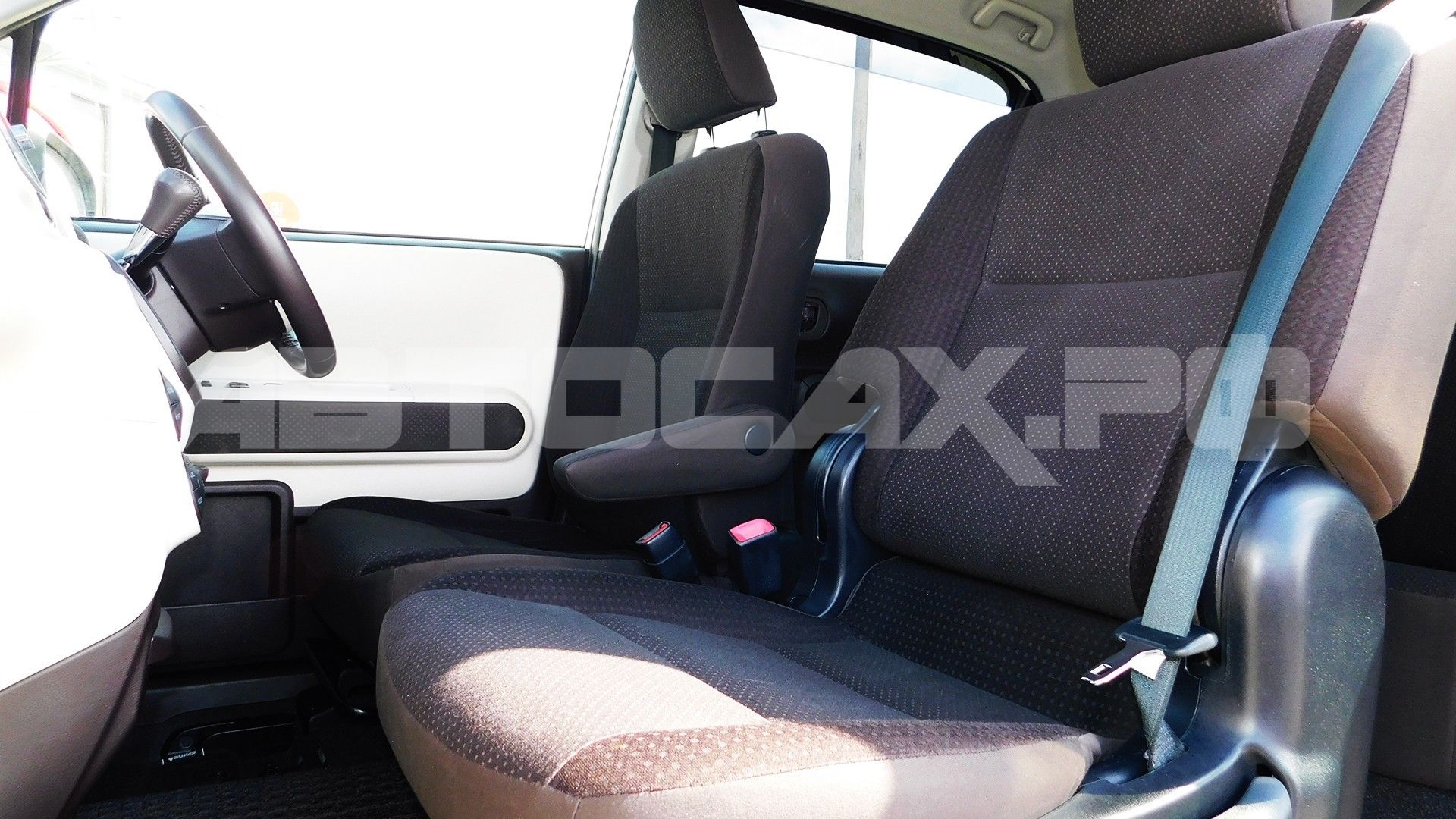Toyota Spade 2017, Хэтчбек — фото 14