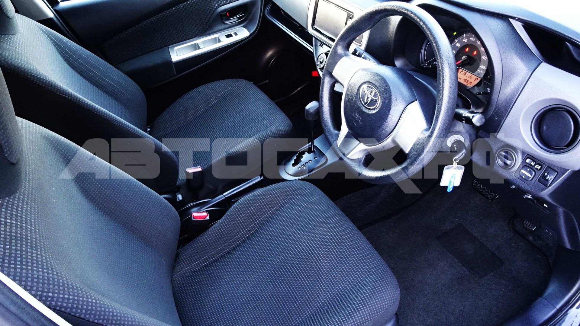 Toyota Vitz 2018, Хэтчбек — фото 10