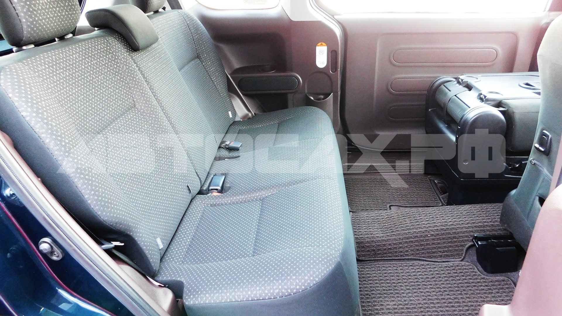Toyota Spade 2016, Хэтчбек — фото 18