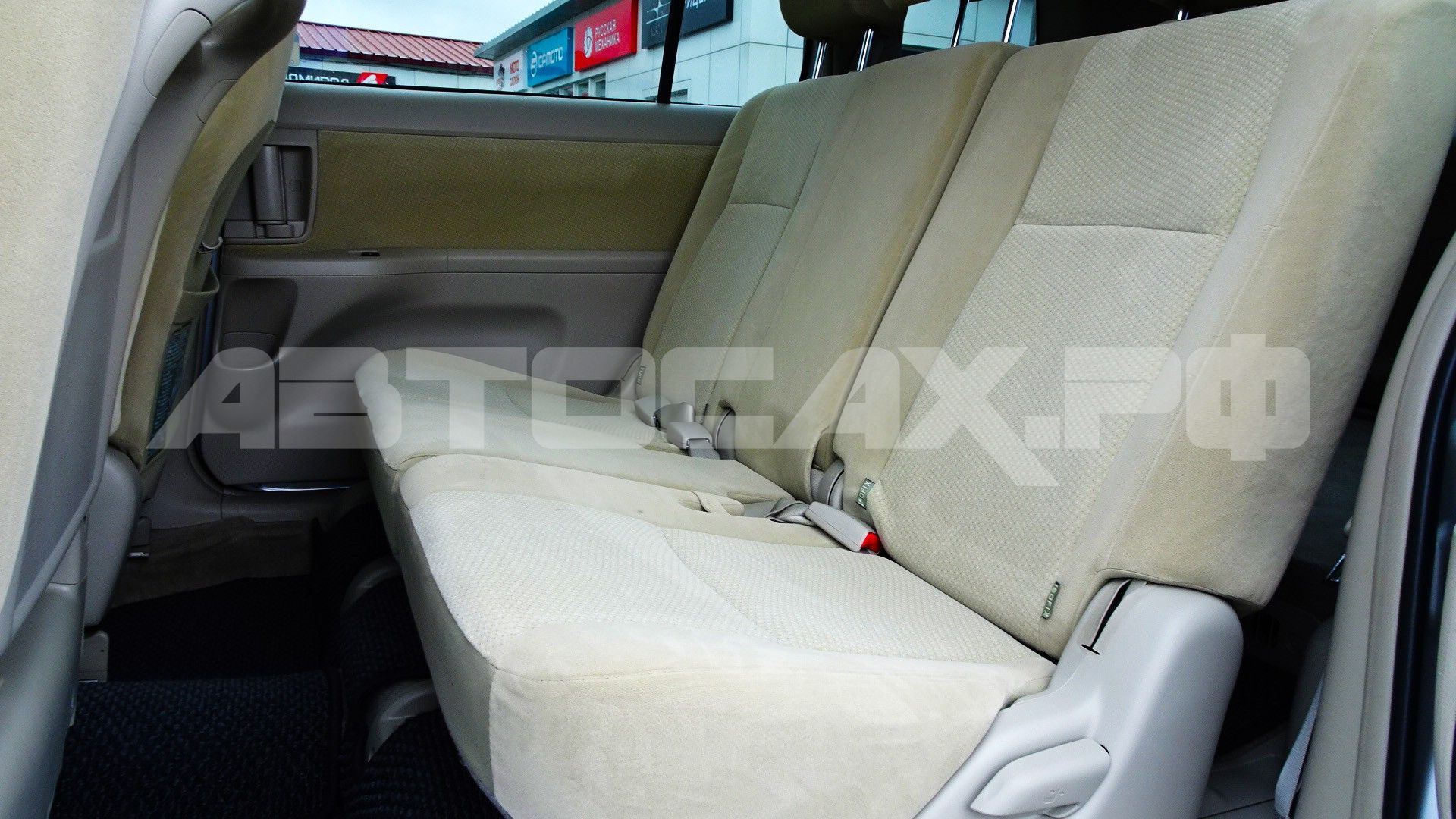 Toyota Isis 2015, Минивэн — фото 10