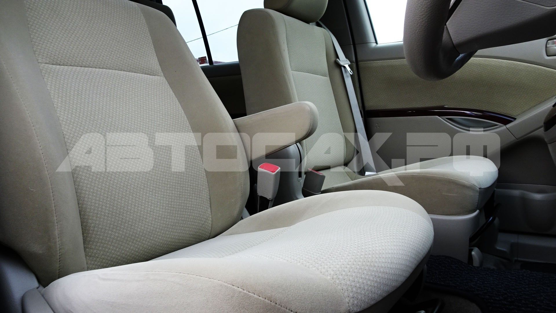 Toyota Isis 2016, Минивэн — фото 11