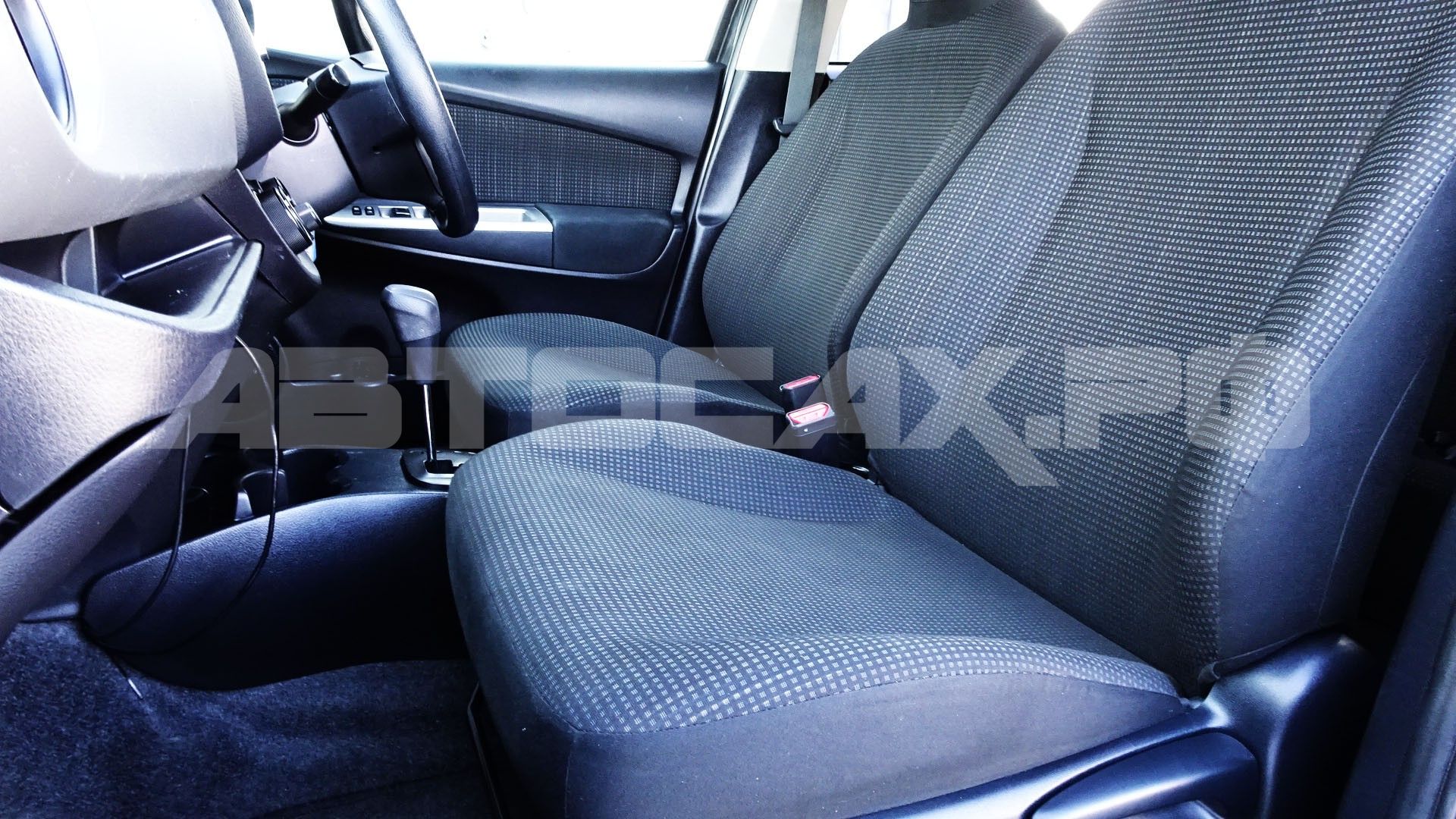 Toyota Vitz 2018, Хэтчбек — фото 12