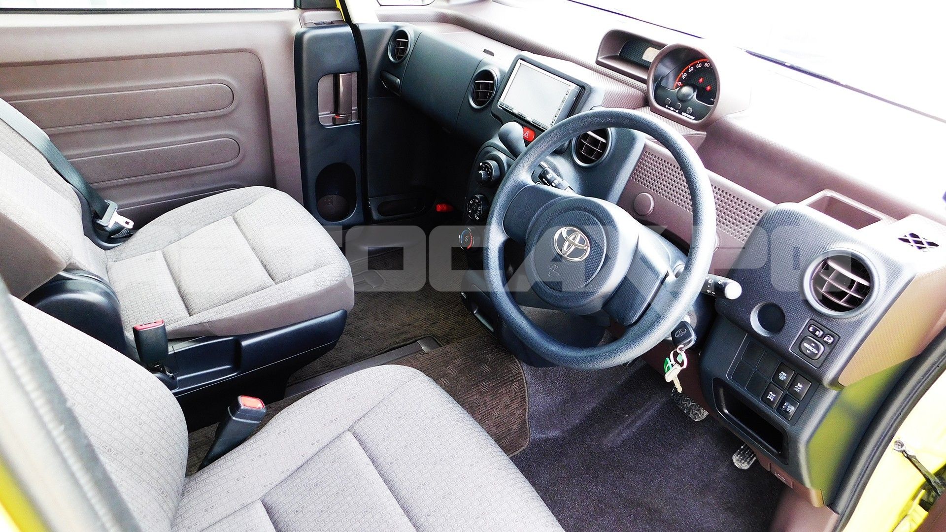 Toyota Spade 2014, Хэтчбек — фото 6