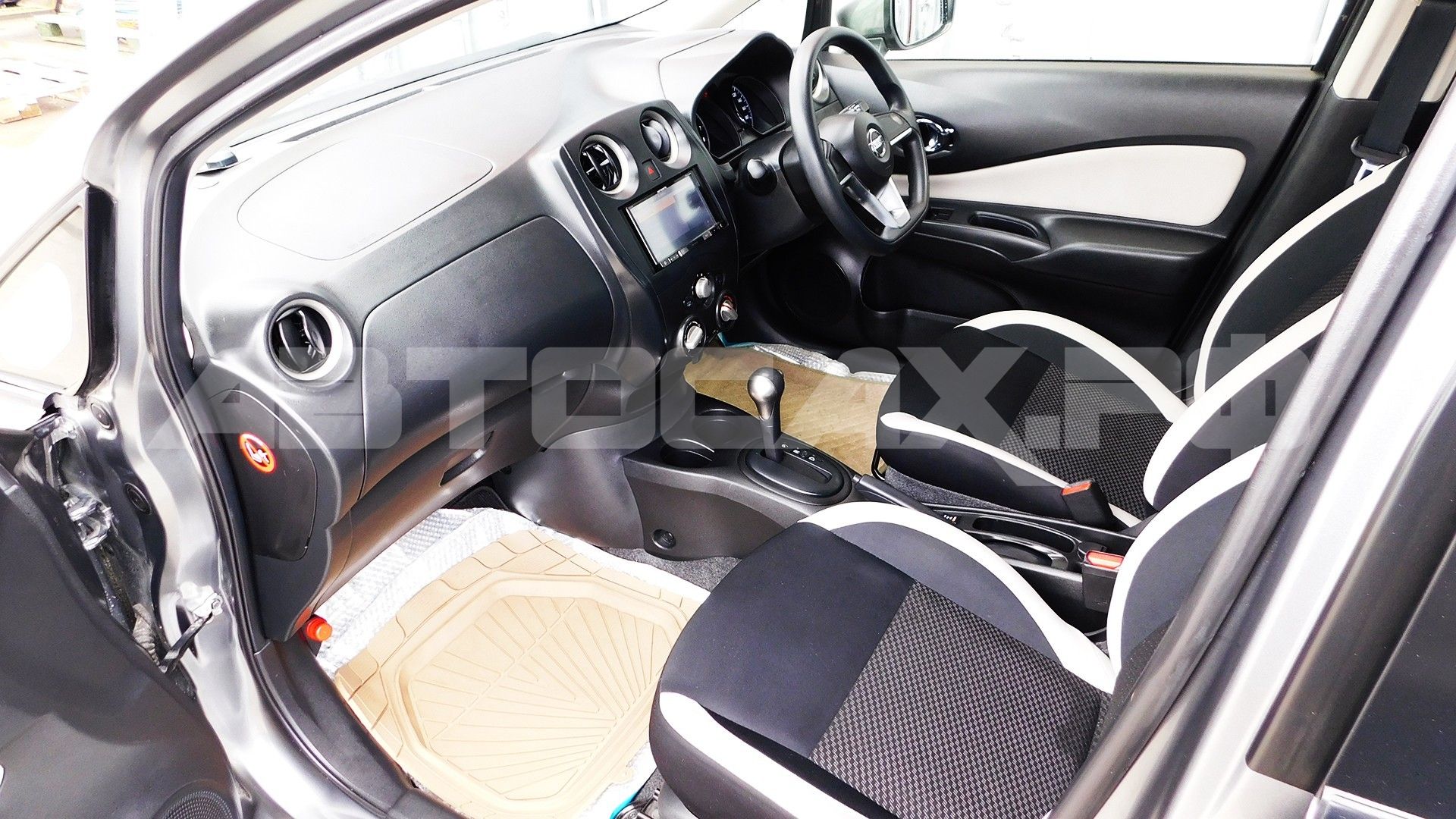 Nissan Note 2018, Хэтчбек — фото 12