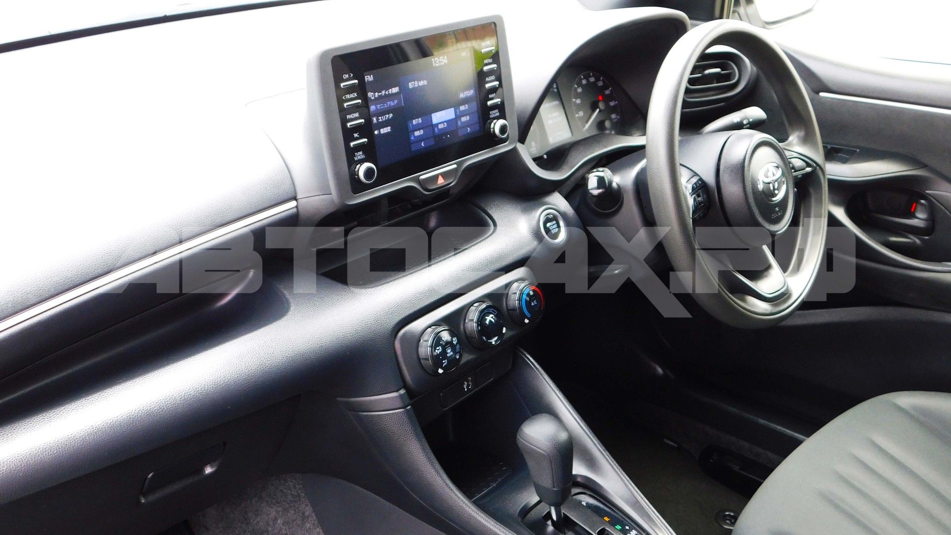 Toyota Yaris 2023, Хэтчбек — фото 33