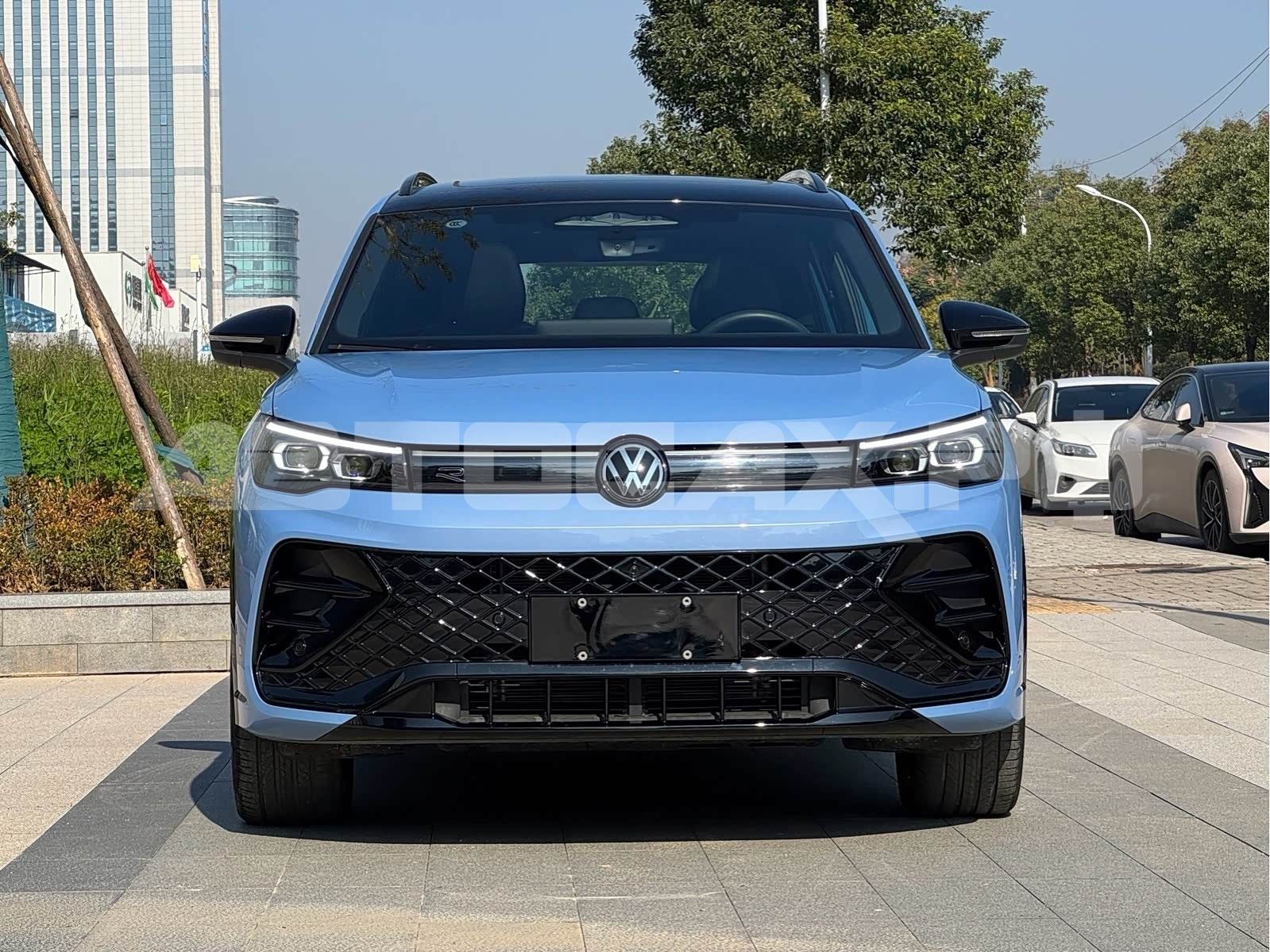 Volkswagen Tiguan L 2024, Кроссовер — фото 2