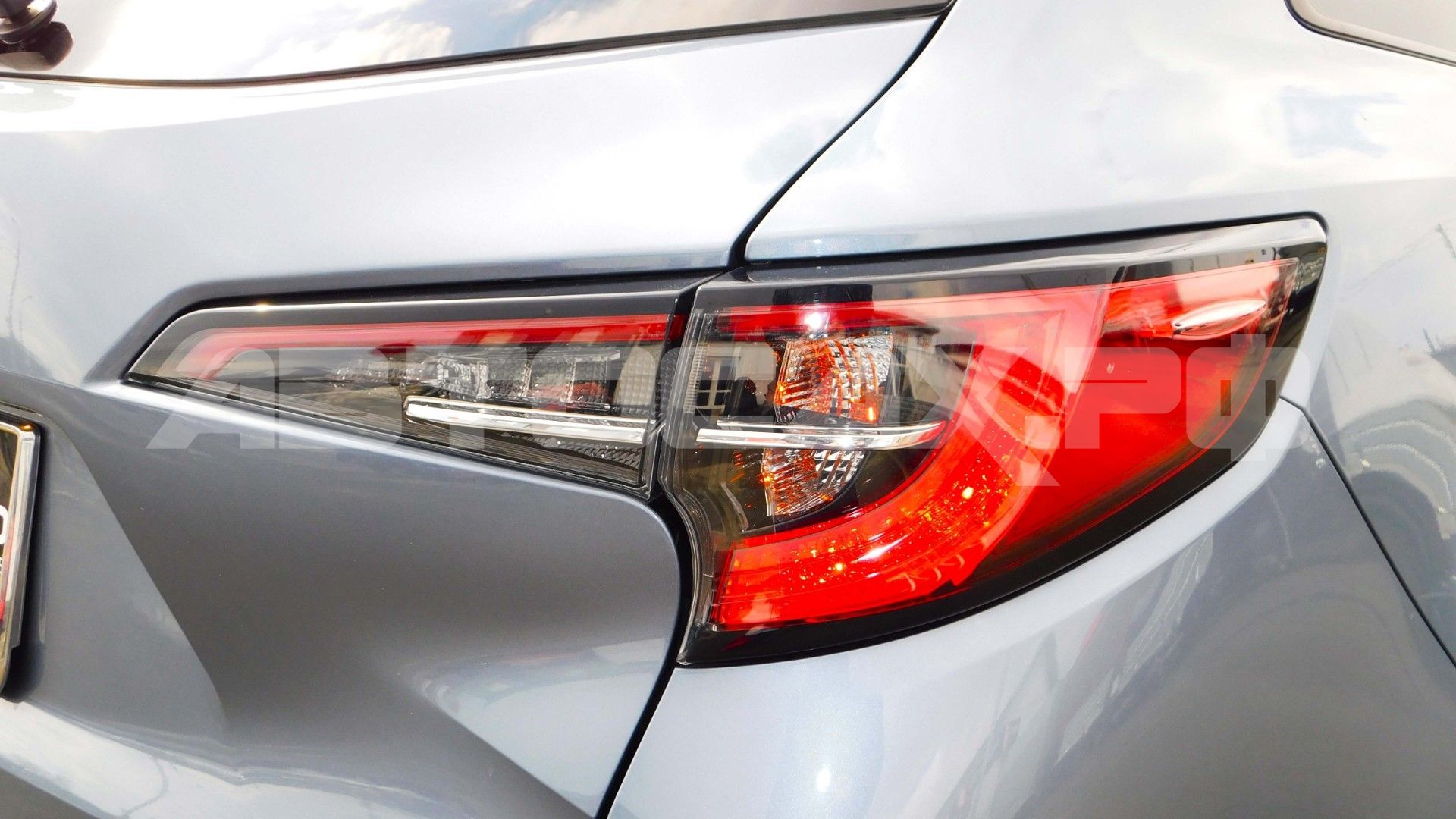 Toyota Corolla Touring 2020, Универсал — фото 21