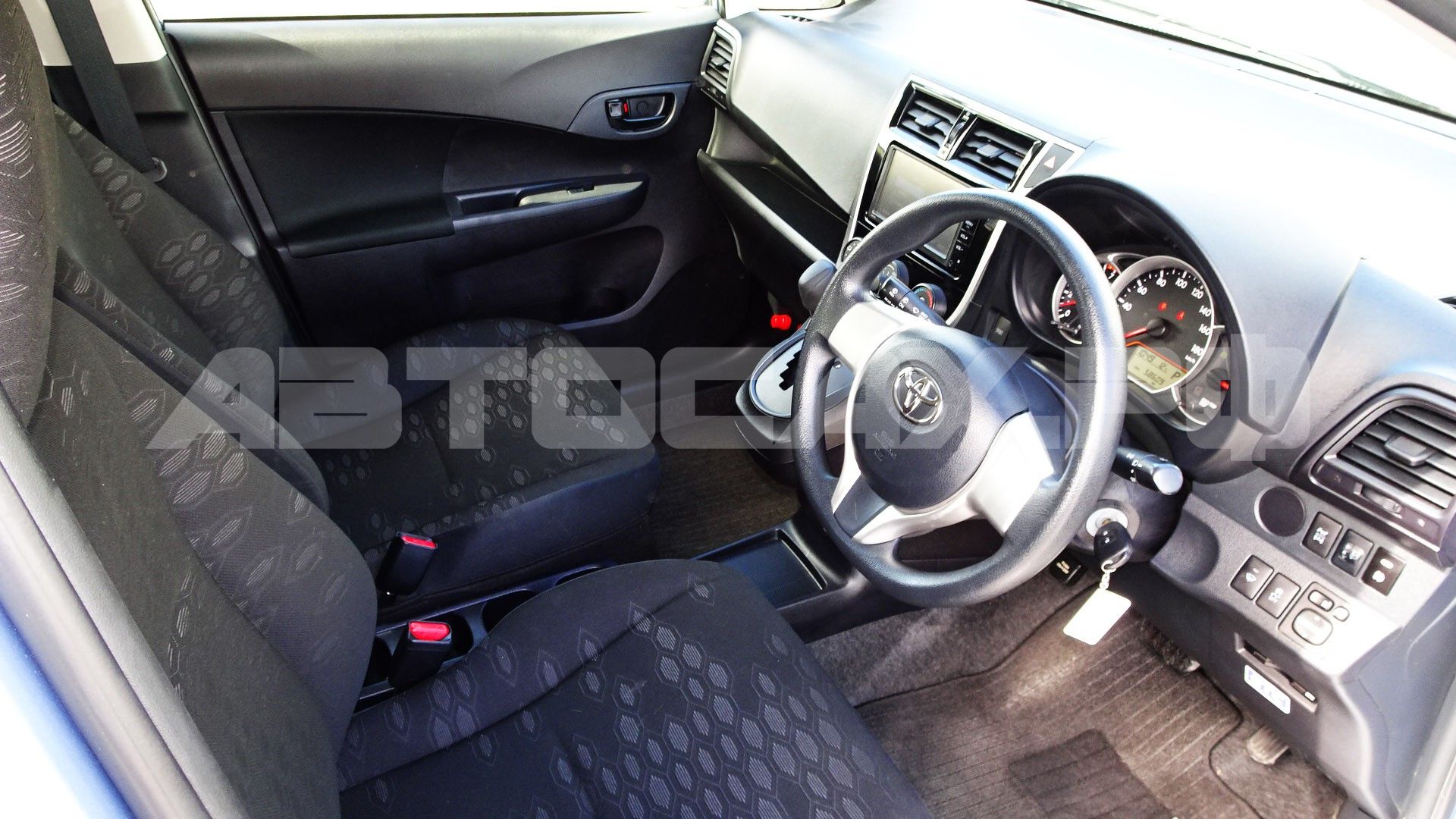 Toyota Ractis 2016, Хэтчбек — фото 6