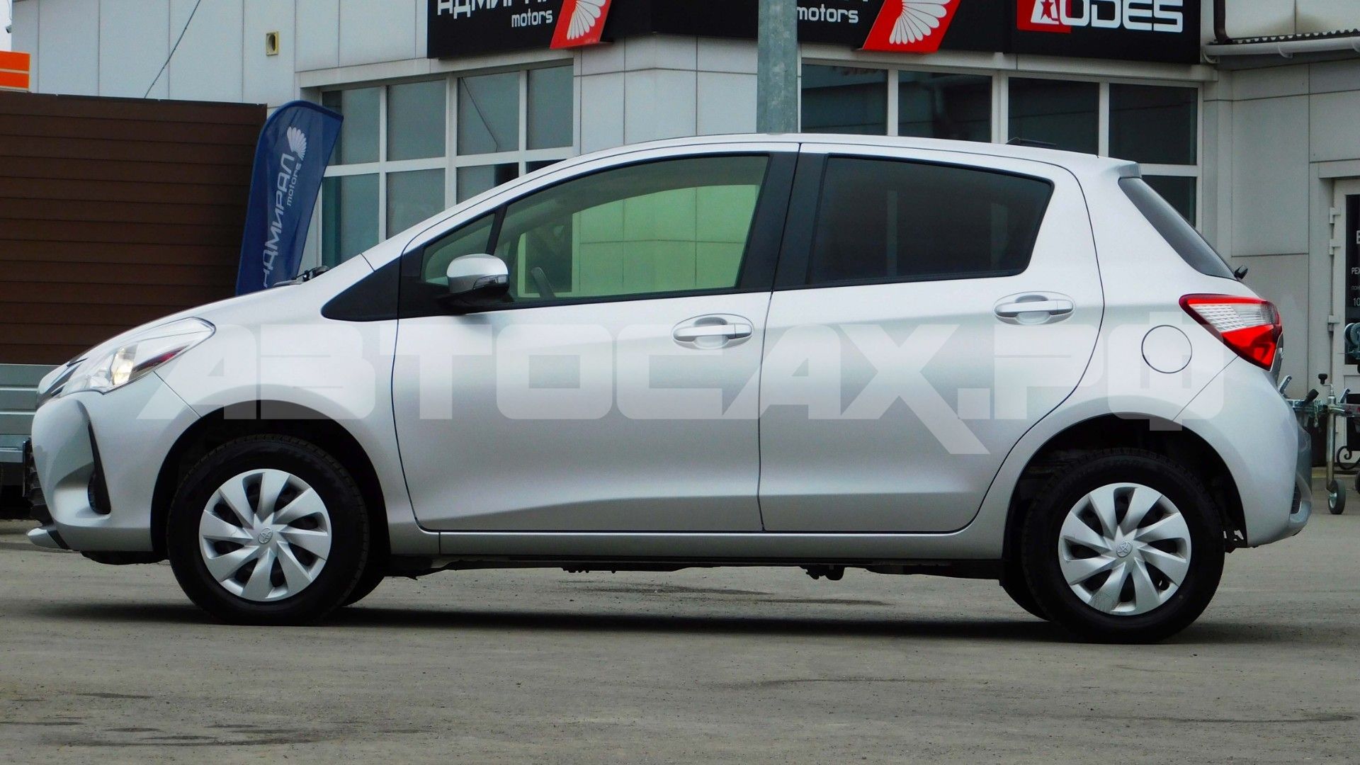 Toyota Vitz 2019, Хэтчбек — фото 5