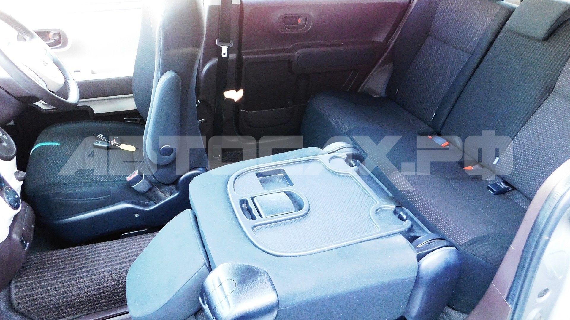 Toyota Porte 2018, Хэтчбек — фото 17