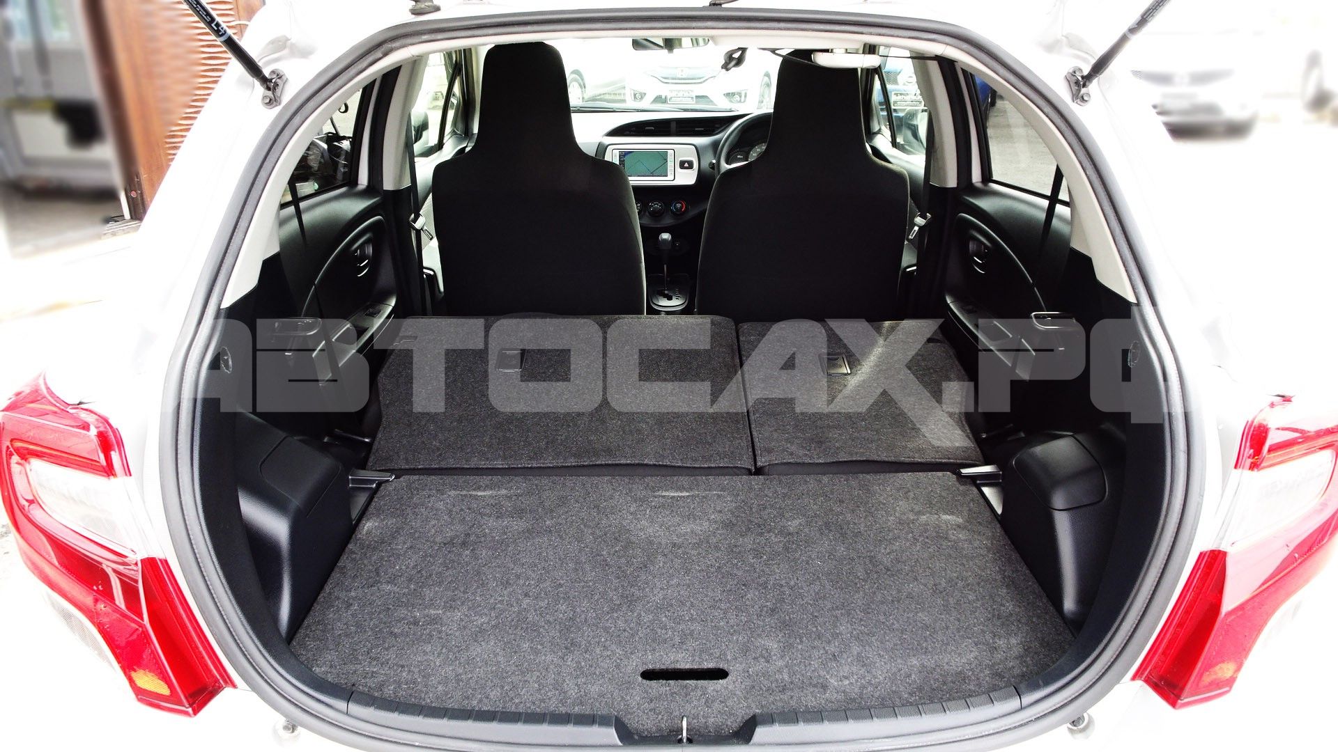 Toyota Vitz 2015, Хэтчбек — фото 19