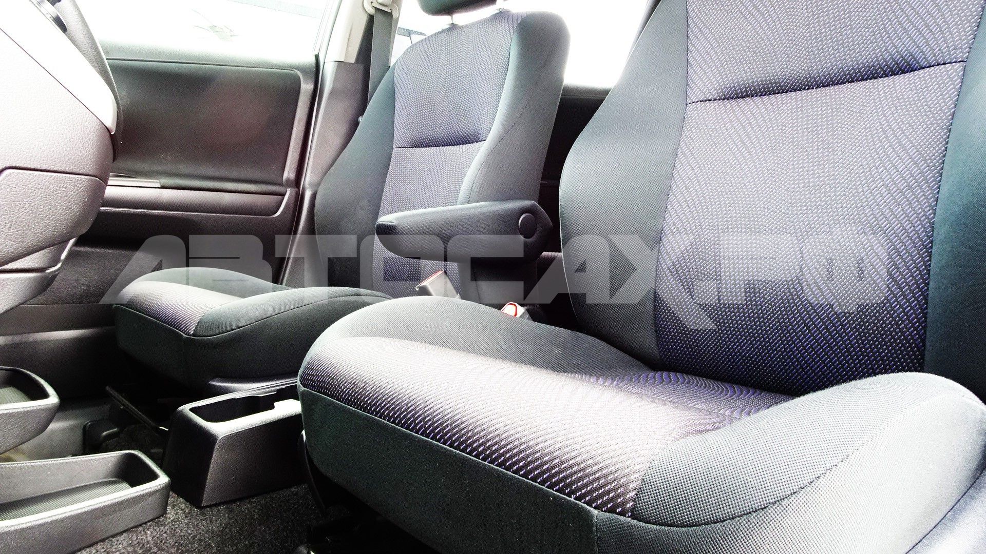 Toyota Wish 2017, Минивэн — фото 12