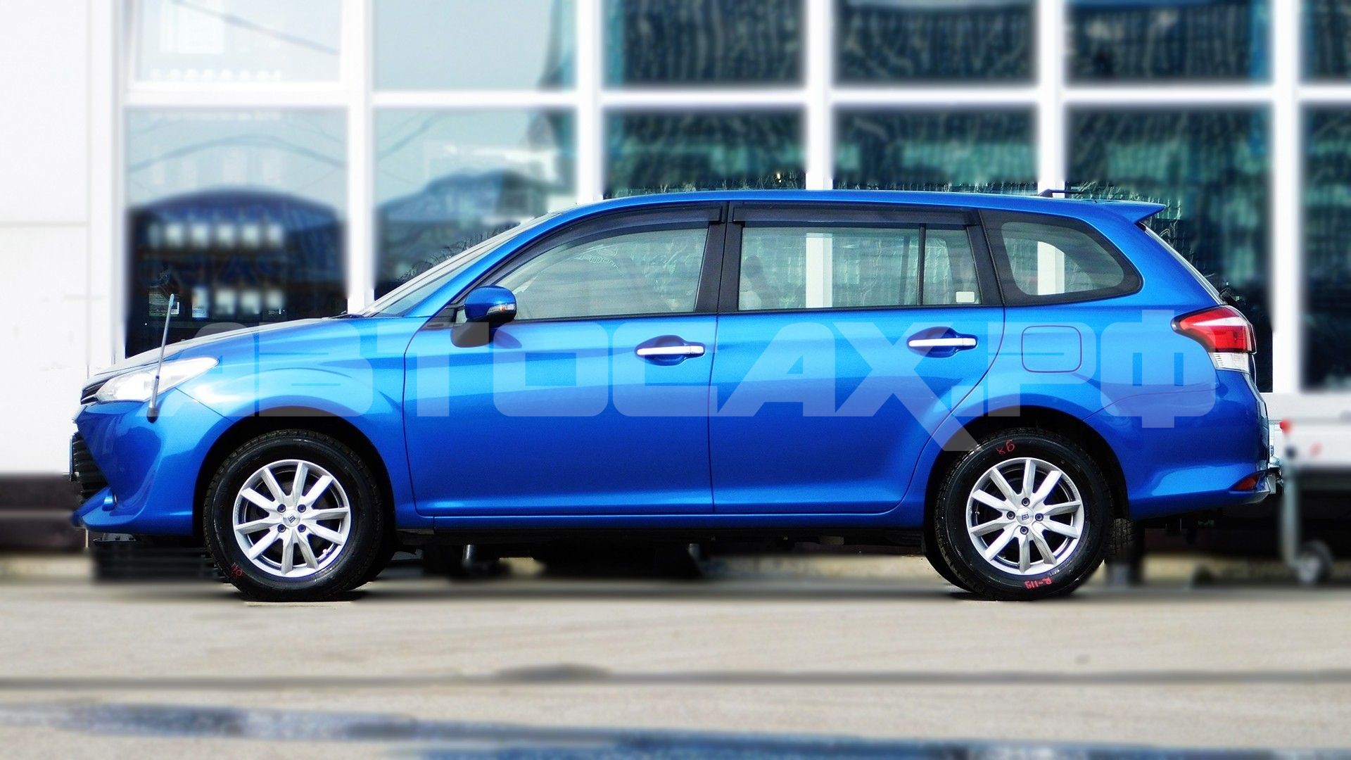 Toyota Corolla Fielder 2016, Универсал — фото 4