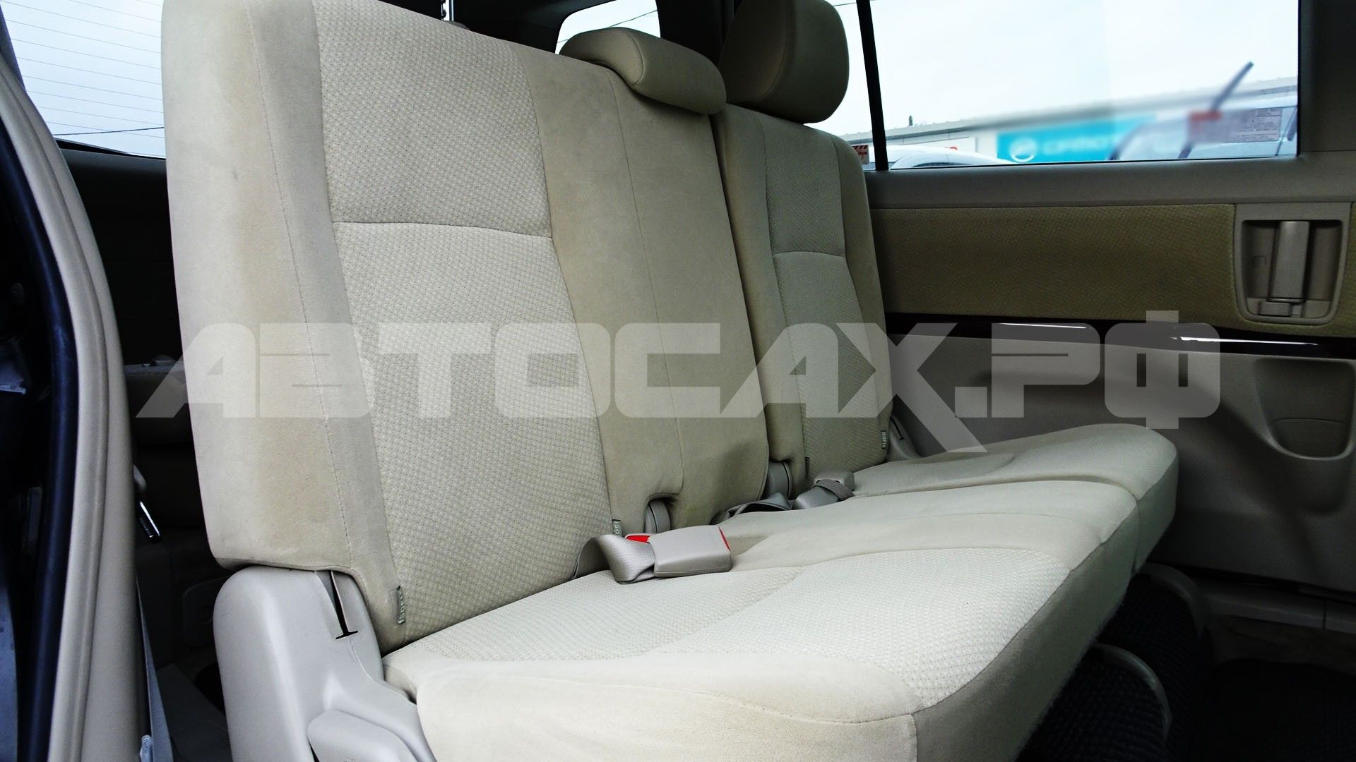 Toyota Isis 2016, Минивэн — фото 13