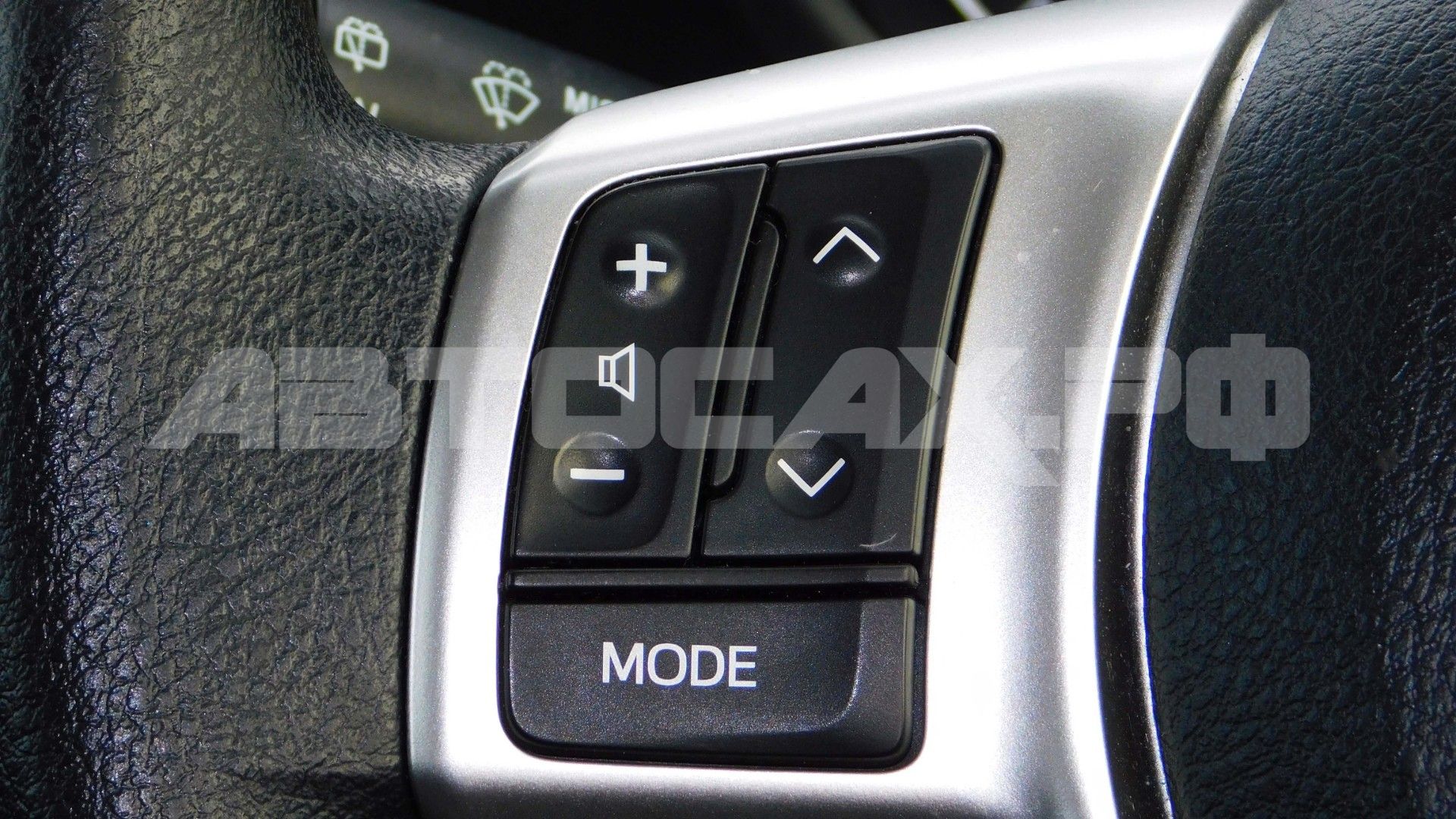 Toyota Ractis 2014, Хэтчбек — фото 24