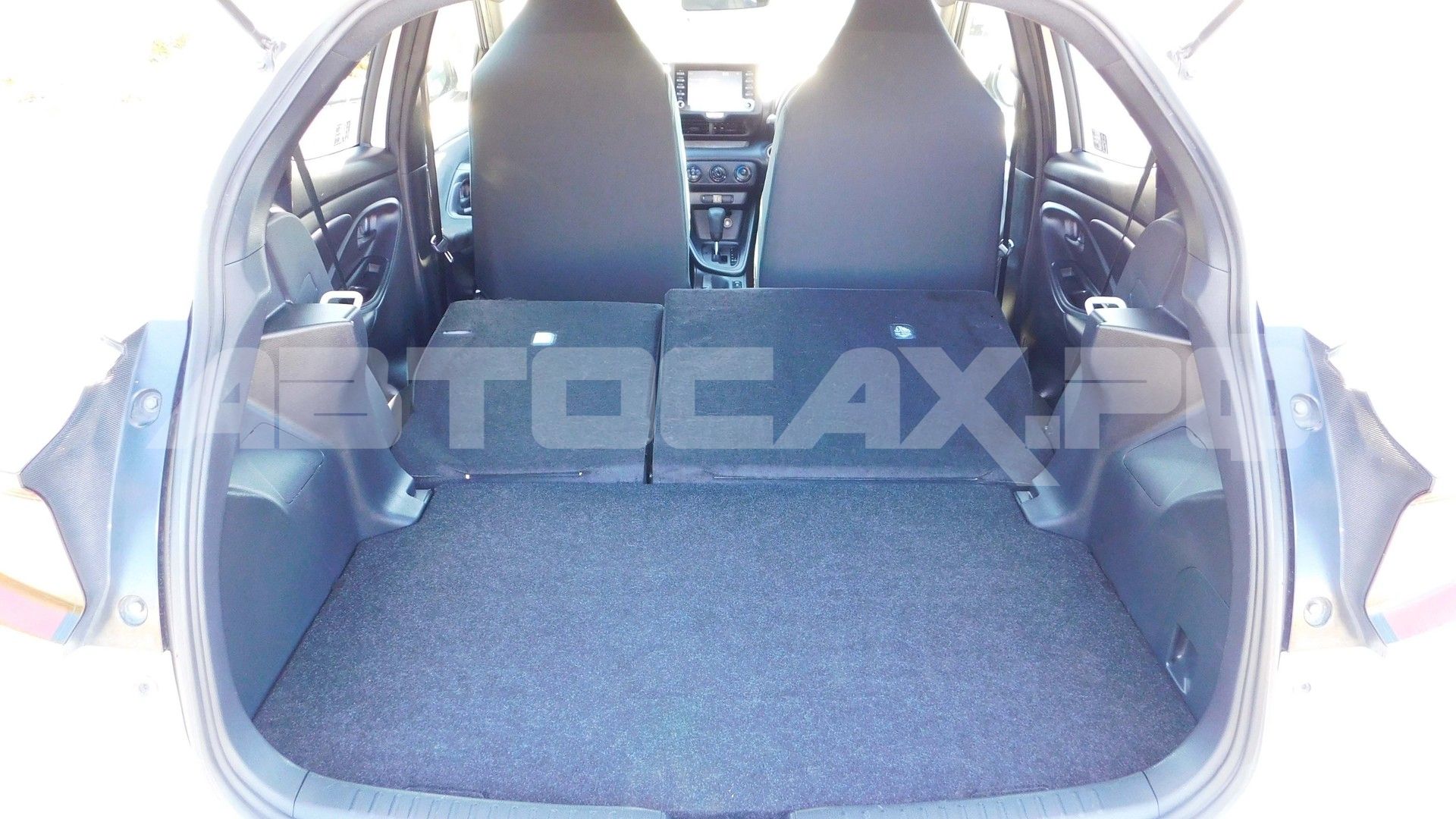 Toyota Yaris 2023, Хэтчбек — фото 24