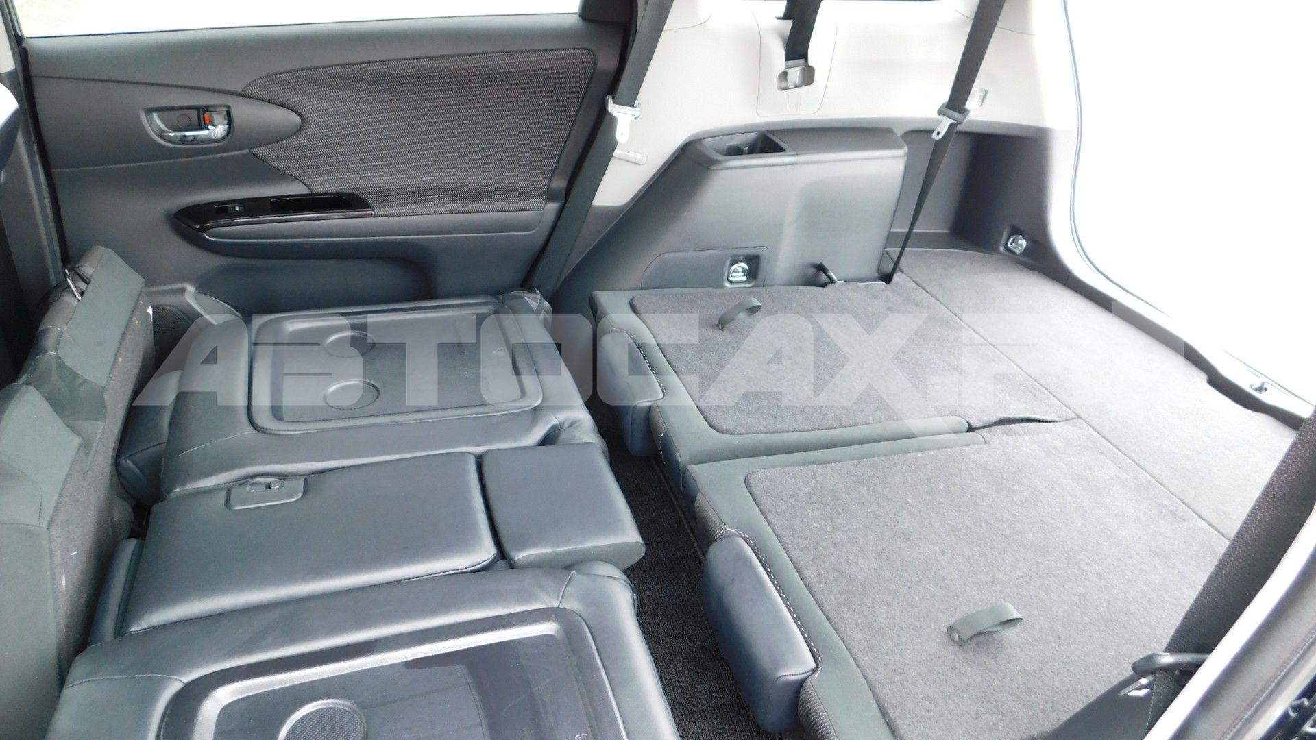 Toyota Wish 2017, Универсал — фото 27