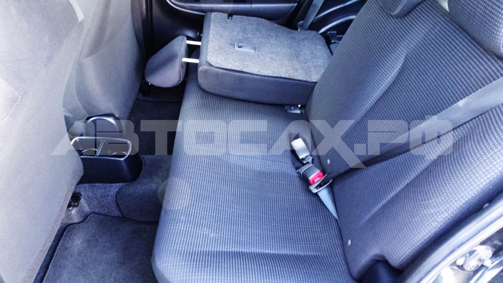 Toyota Vitz 2018, Хэтчбек — фото 15