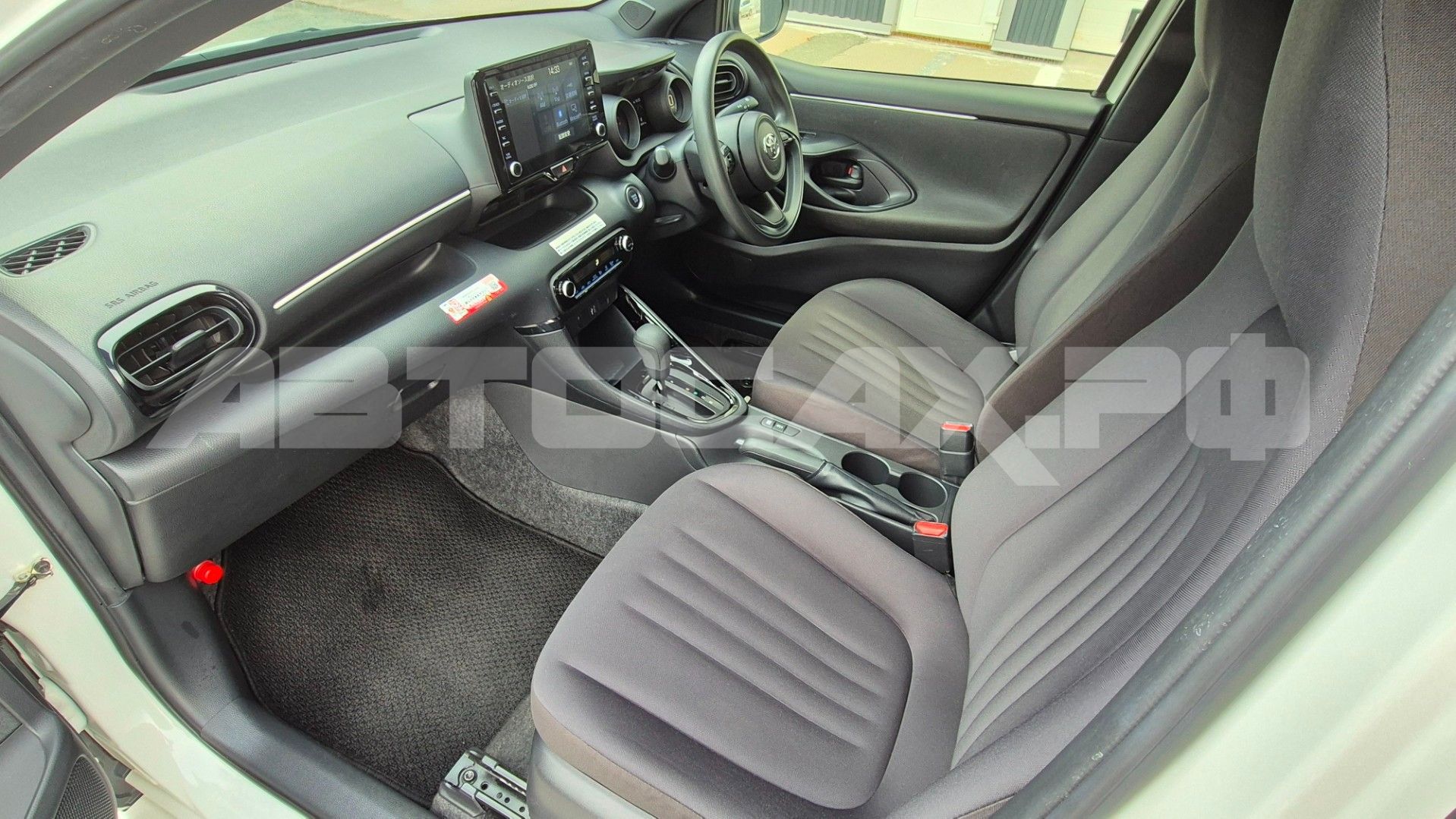 Toyota Yaris 2023, Хэтчбек — фото 15