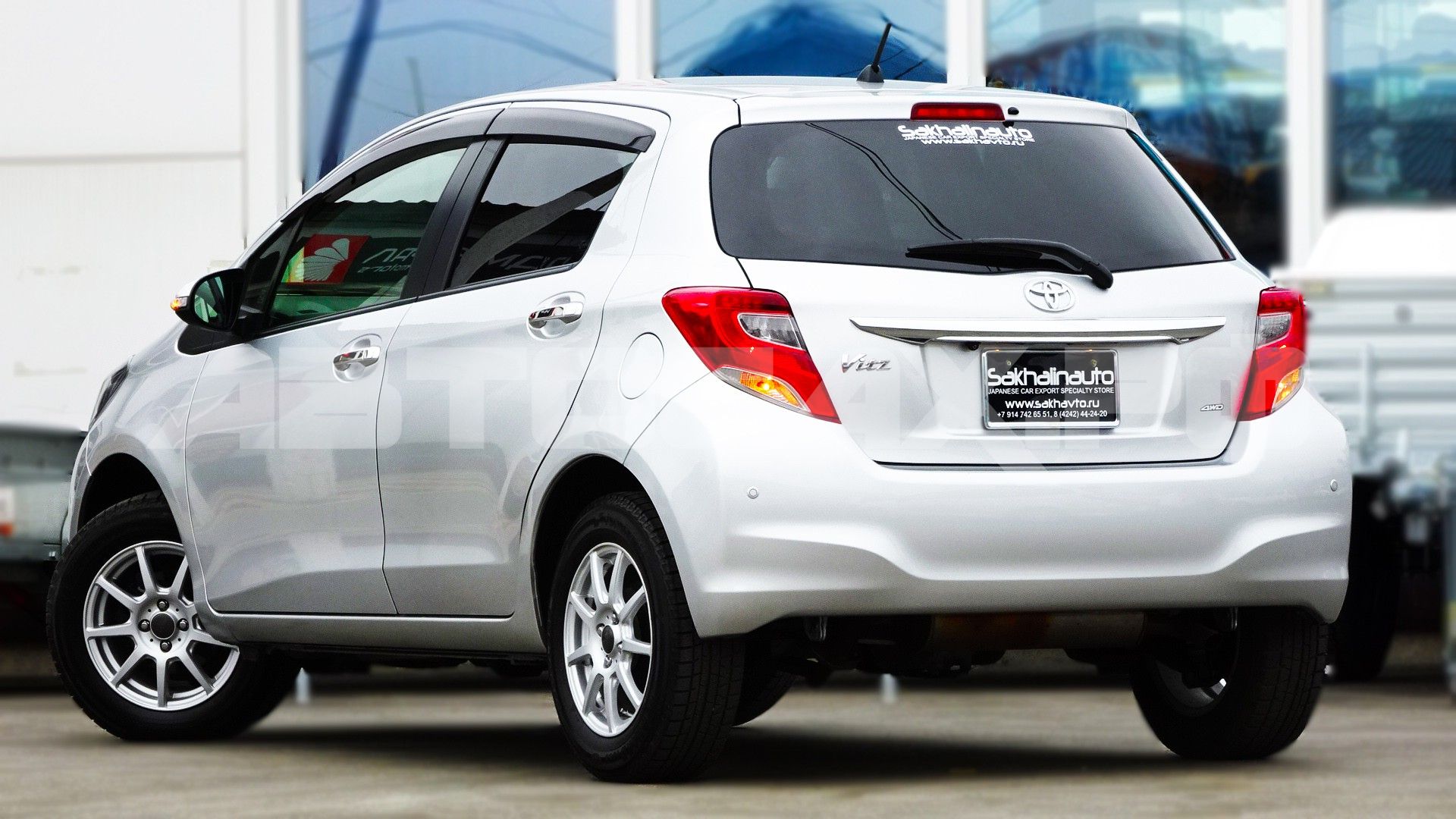 Toyota Vitz 2015, Хэтчбек — фото 4