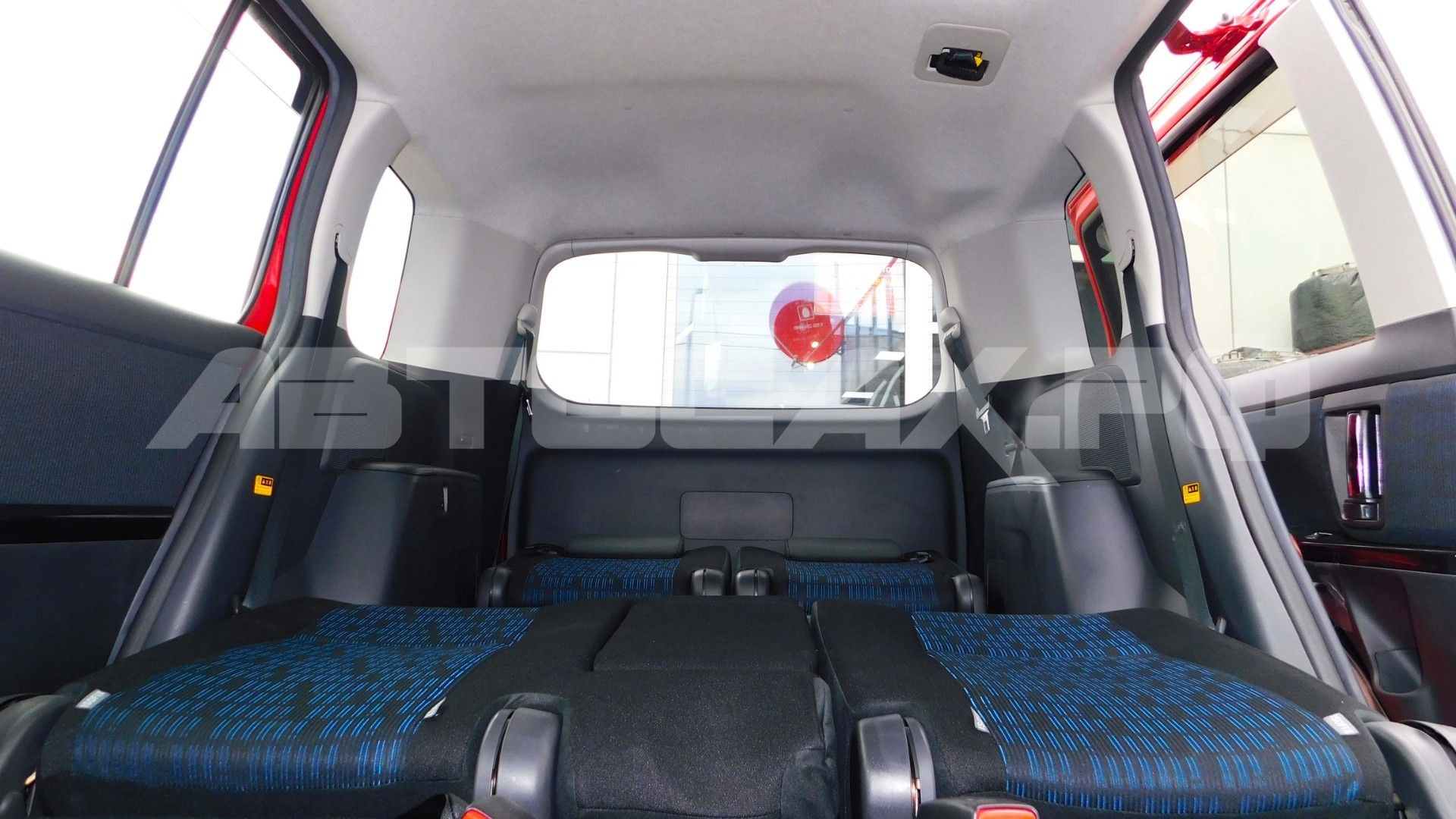 Toyota Isis 2016, Минивэн — фото 22