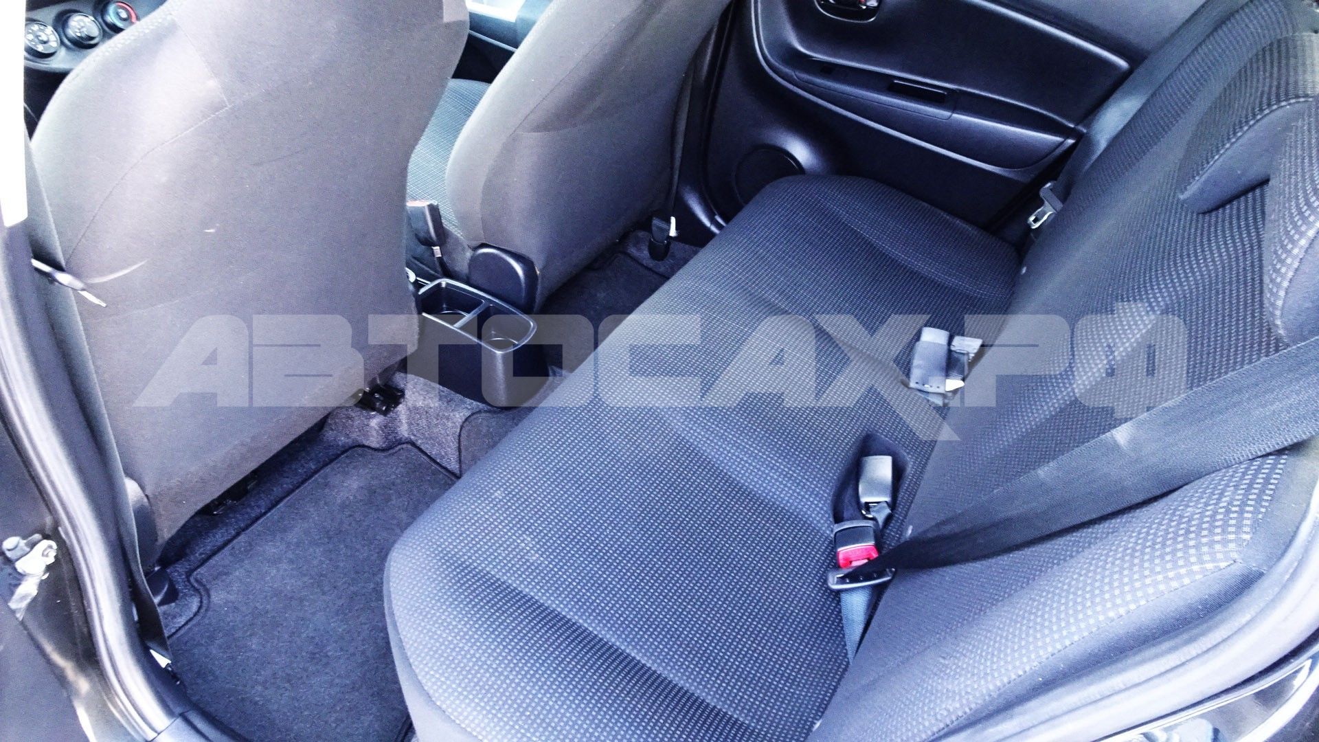 Toyota Vitz 2018, Хэтчбек — фото 14
