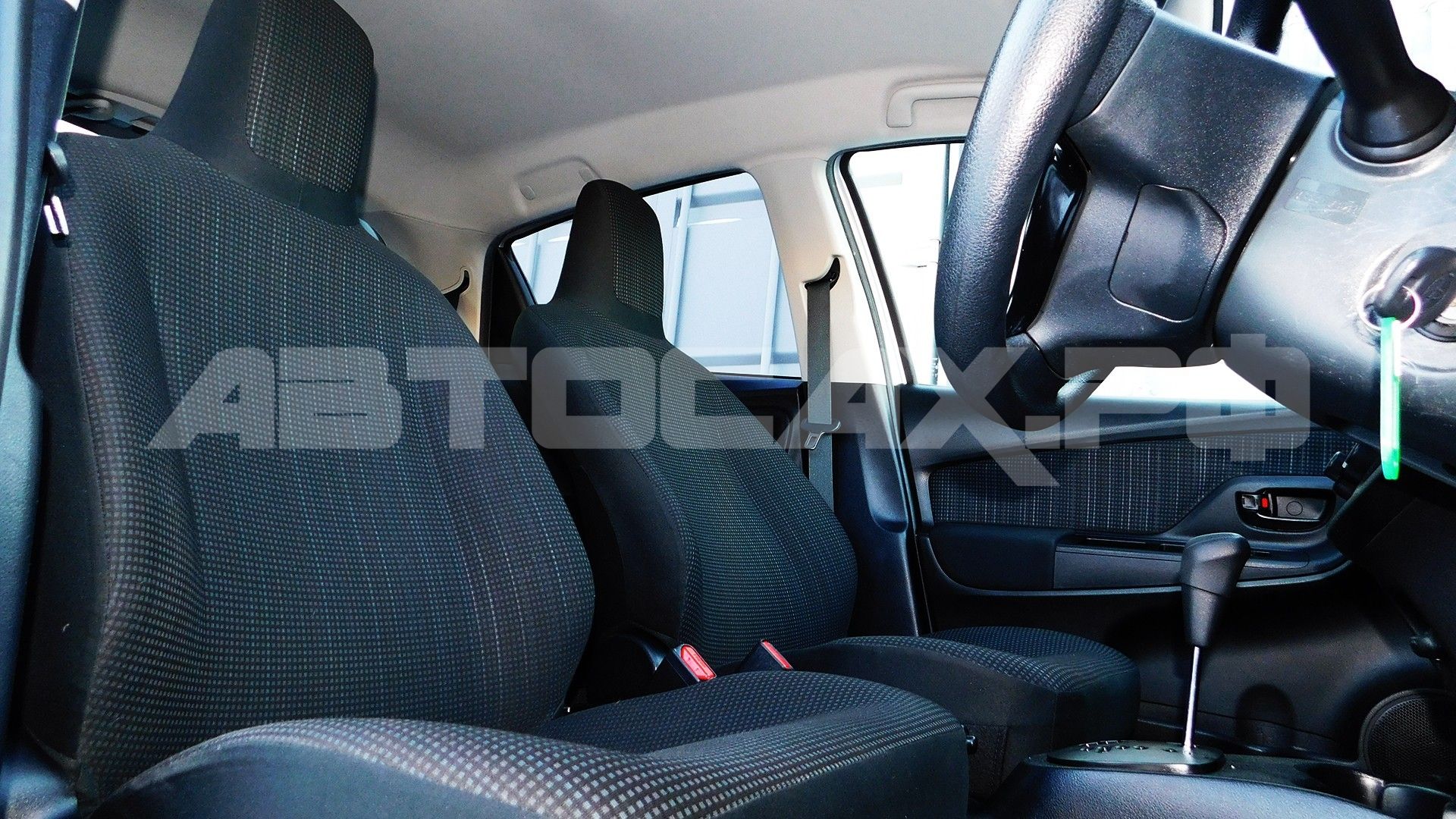 Toyota Vitz 2017, Хэтчбек — фото 10